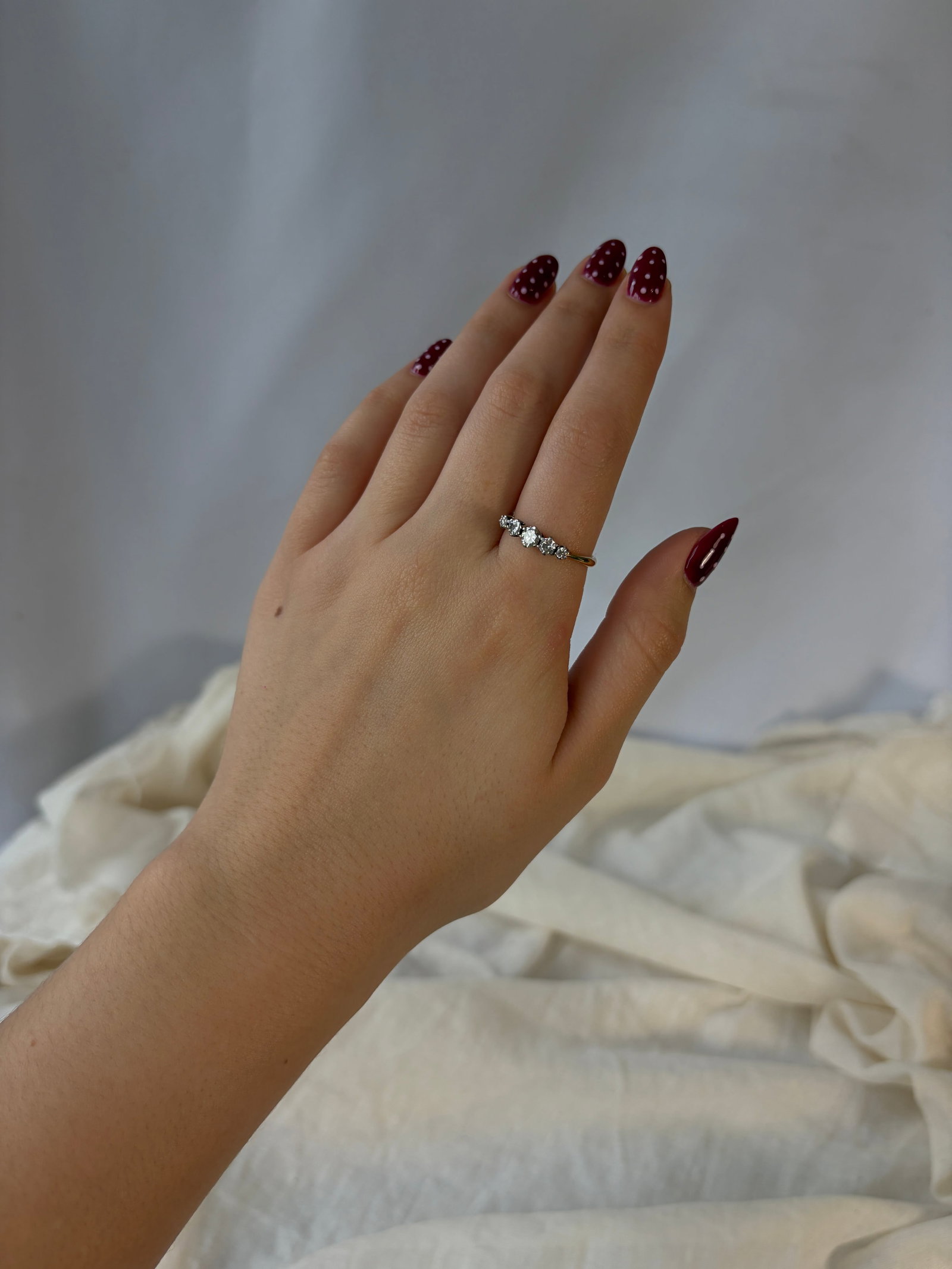 Wonderful 18ct Yellow Gold 73pts Diamond 5 Stone Ring - 8