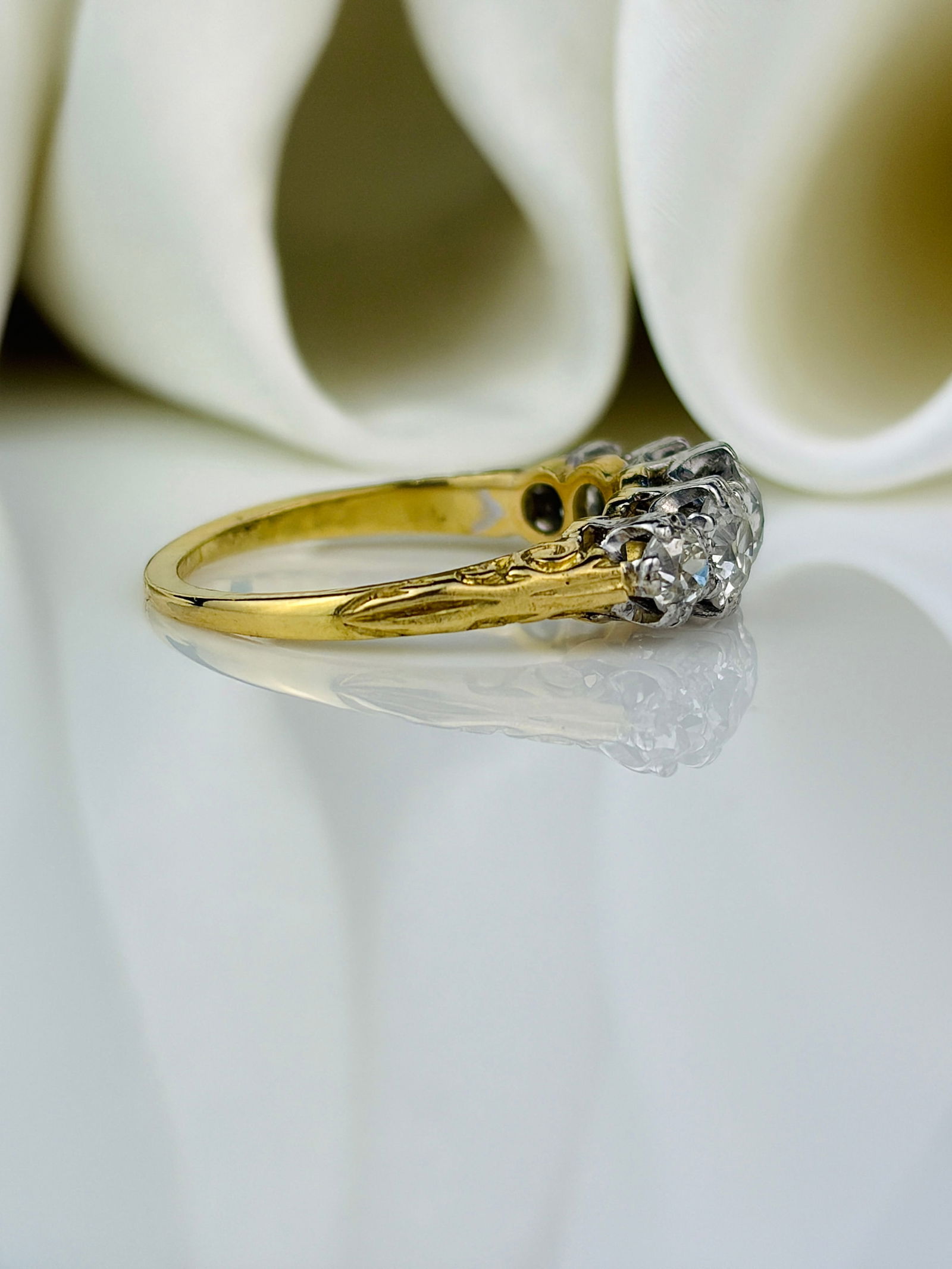 Edwardian Chunky 1.90ct Diamond and 18 Carat Gold Five-Stone Band Ring - 2