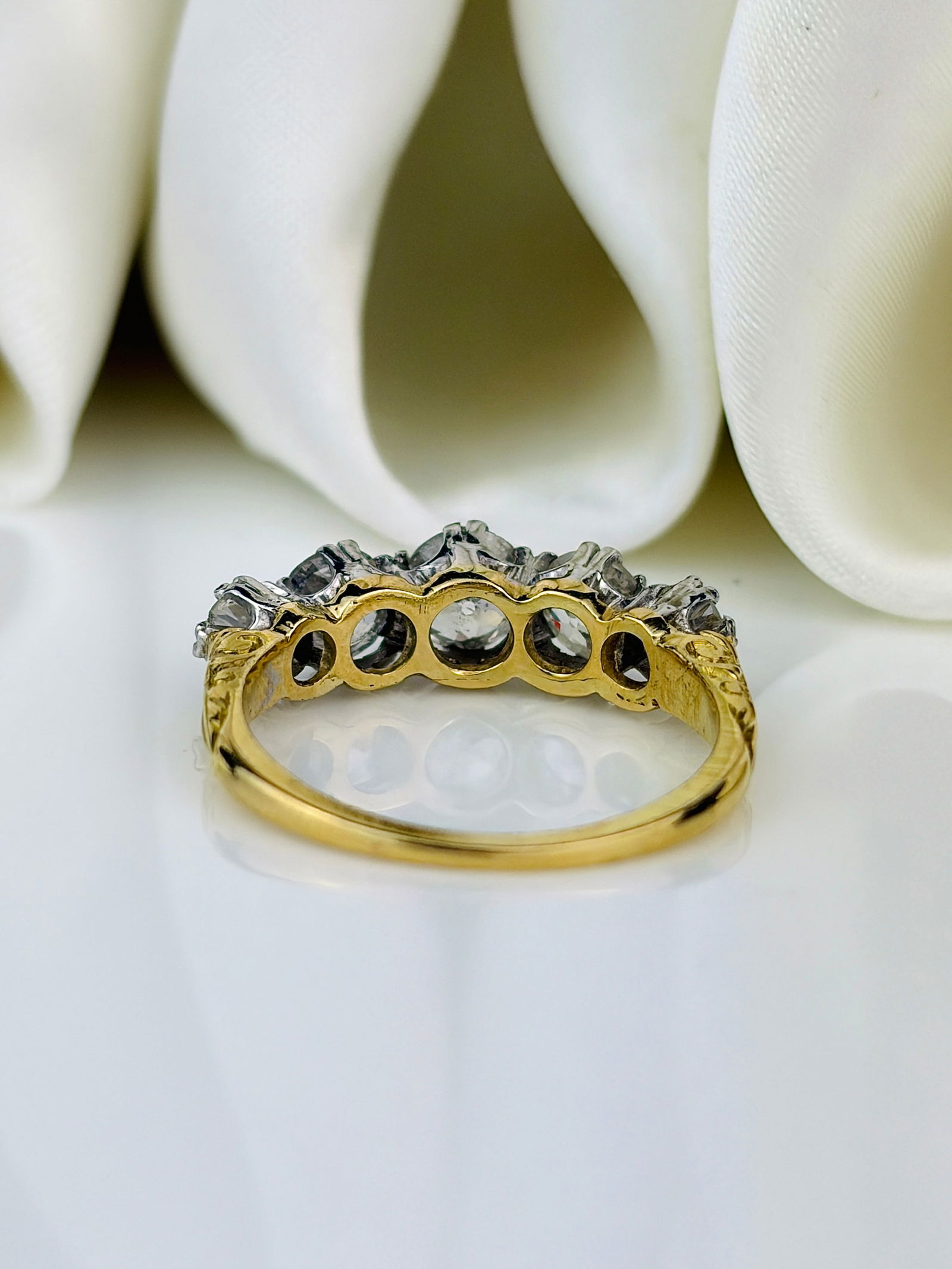 Edwardian Chunky 1.90ct Diamond and 18 Carat Gold Five-Stone Band Ring - 3