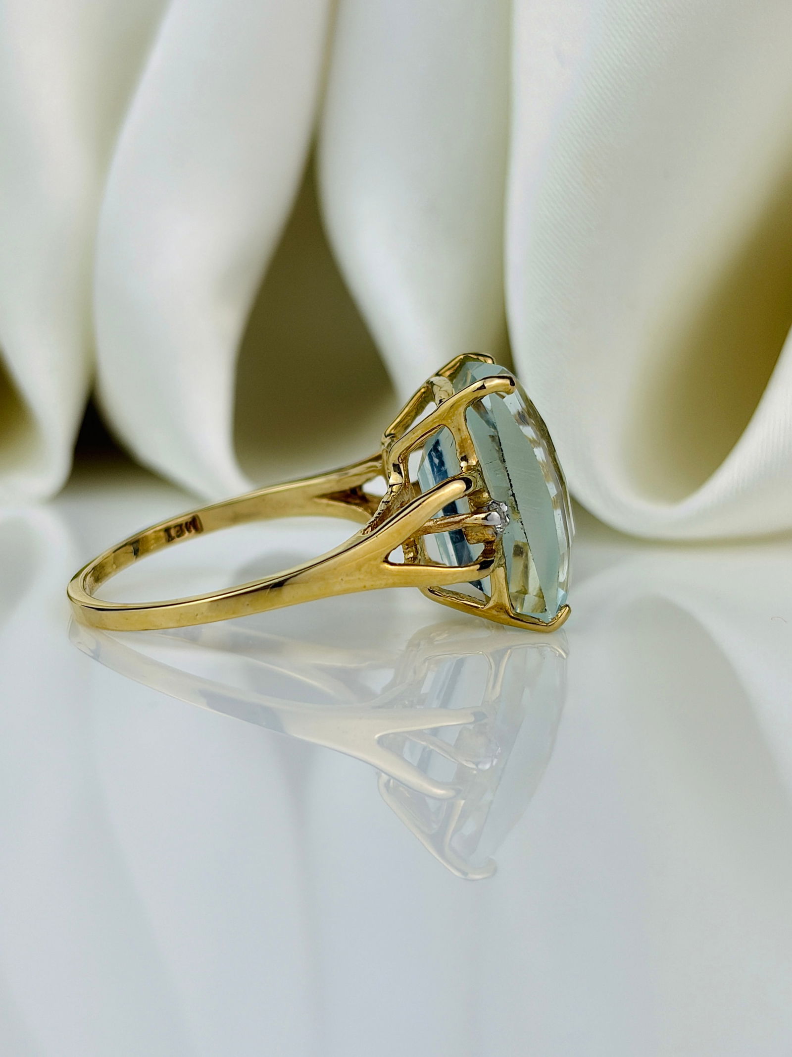 Aquamarine and Diamond 14 Carat Gold Three Stone Ring - 2