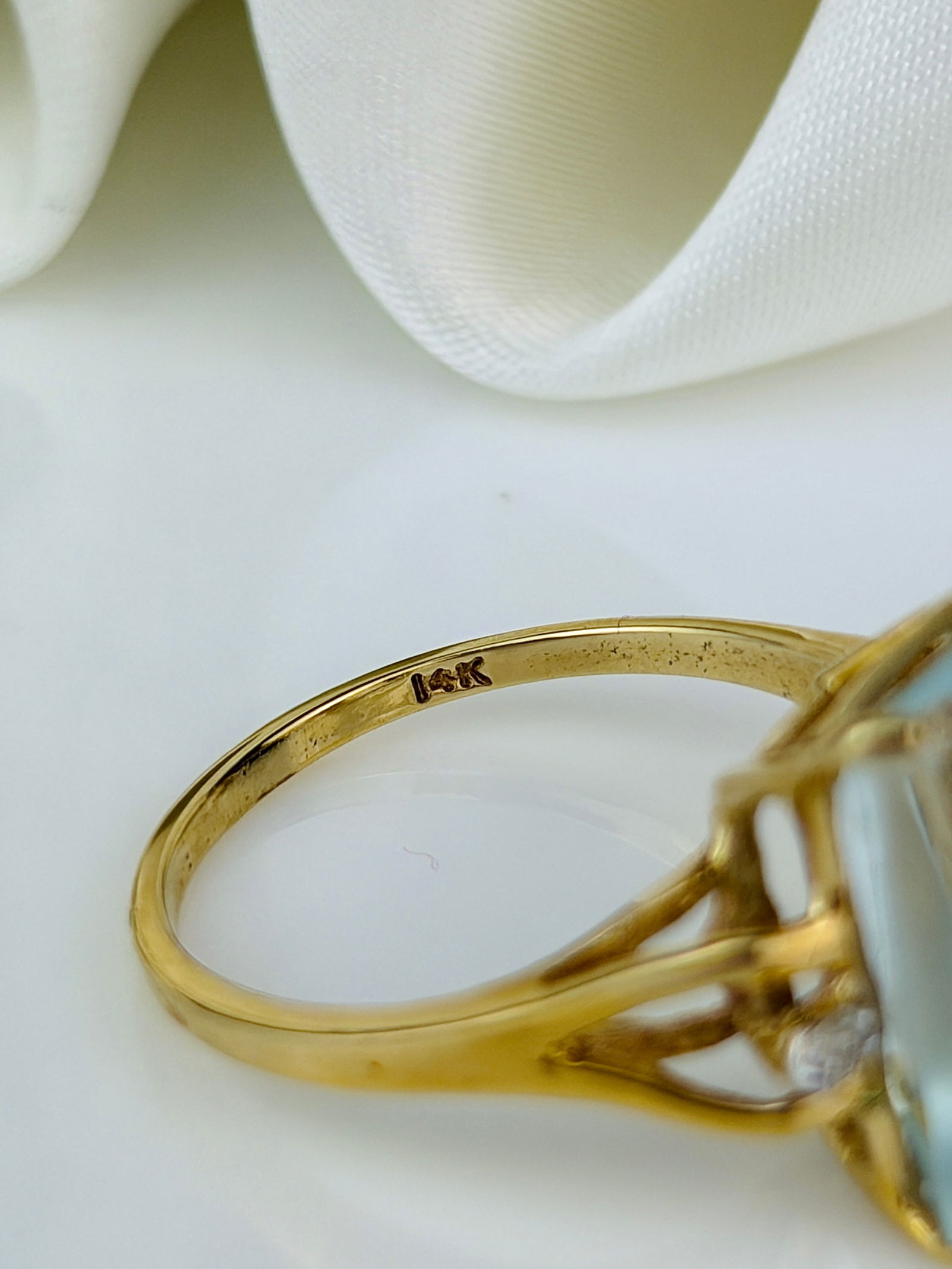 Aquamarine and Diamond 14 Carat Gold Three Stone Ring - 4