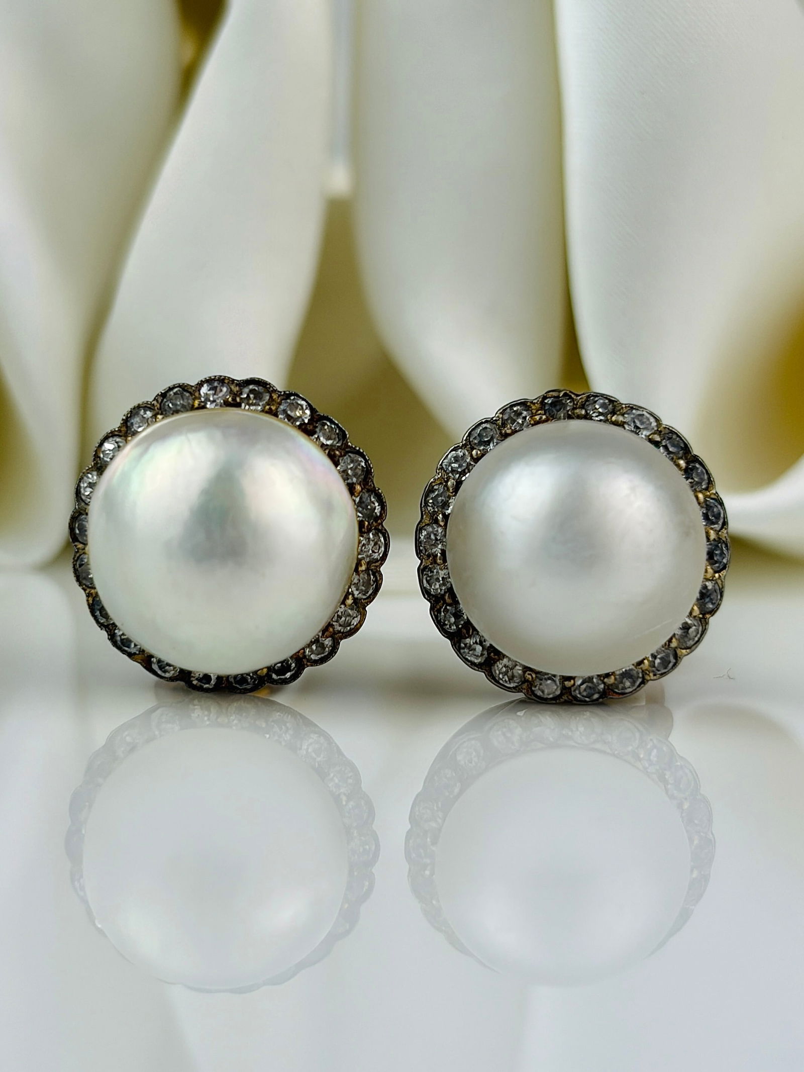 Extra large pearl and diamond earrings in gold - 5