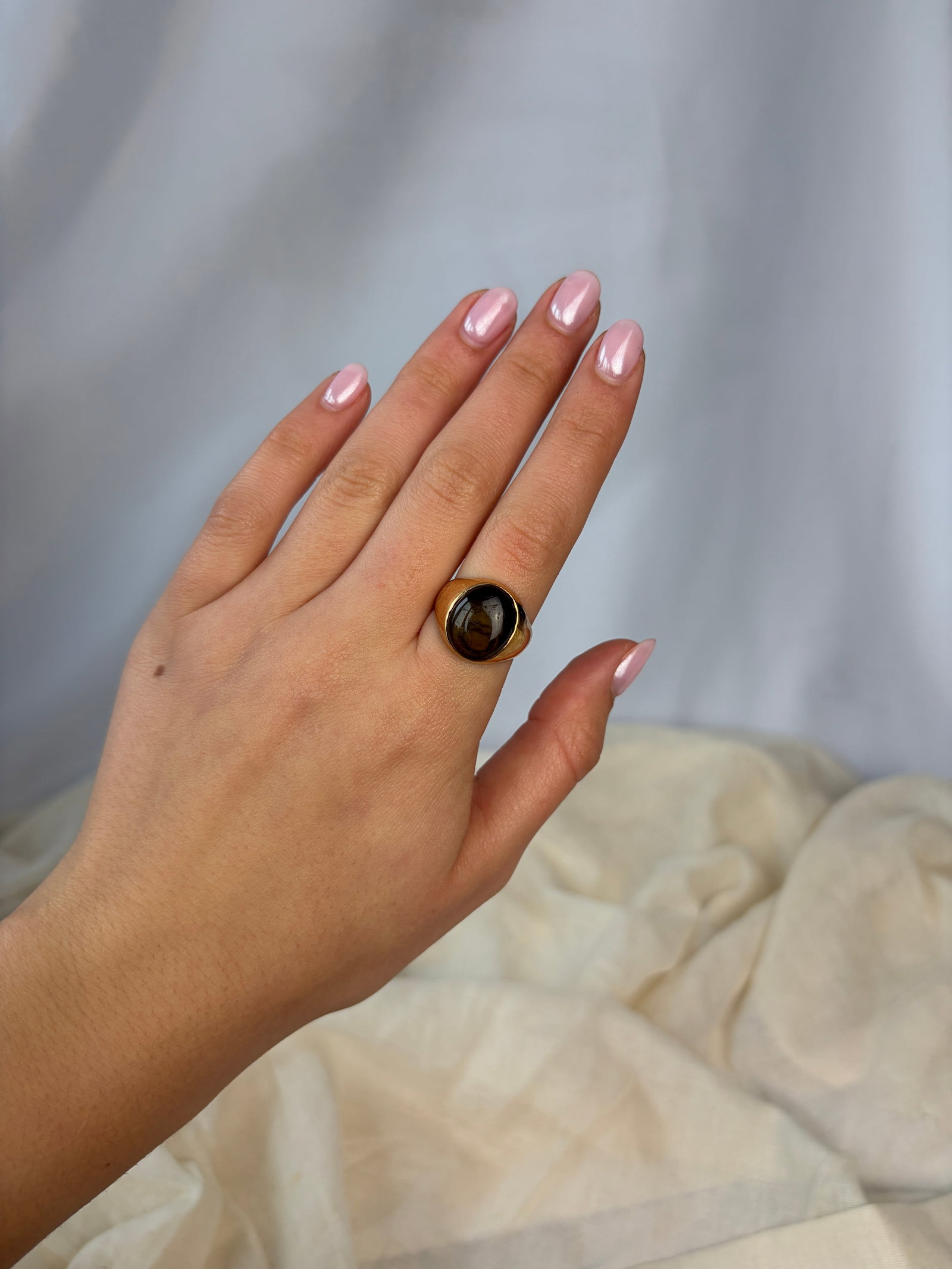 heavy 18ct yellow gold signet ring - 9