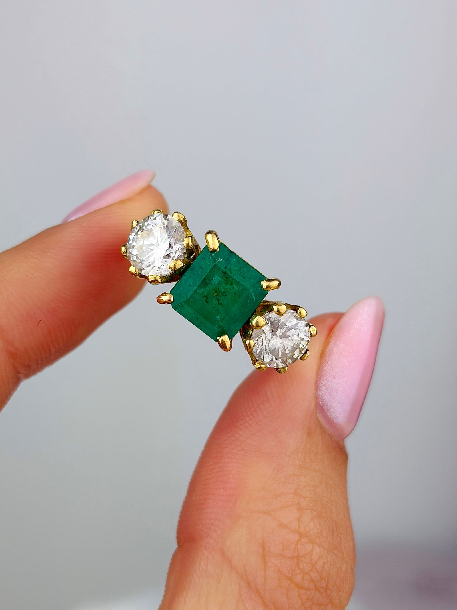 Art Deco Emerald and 2 carat Diamond 18 Carat Gold Three-Stone Ring - 5