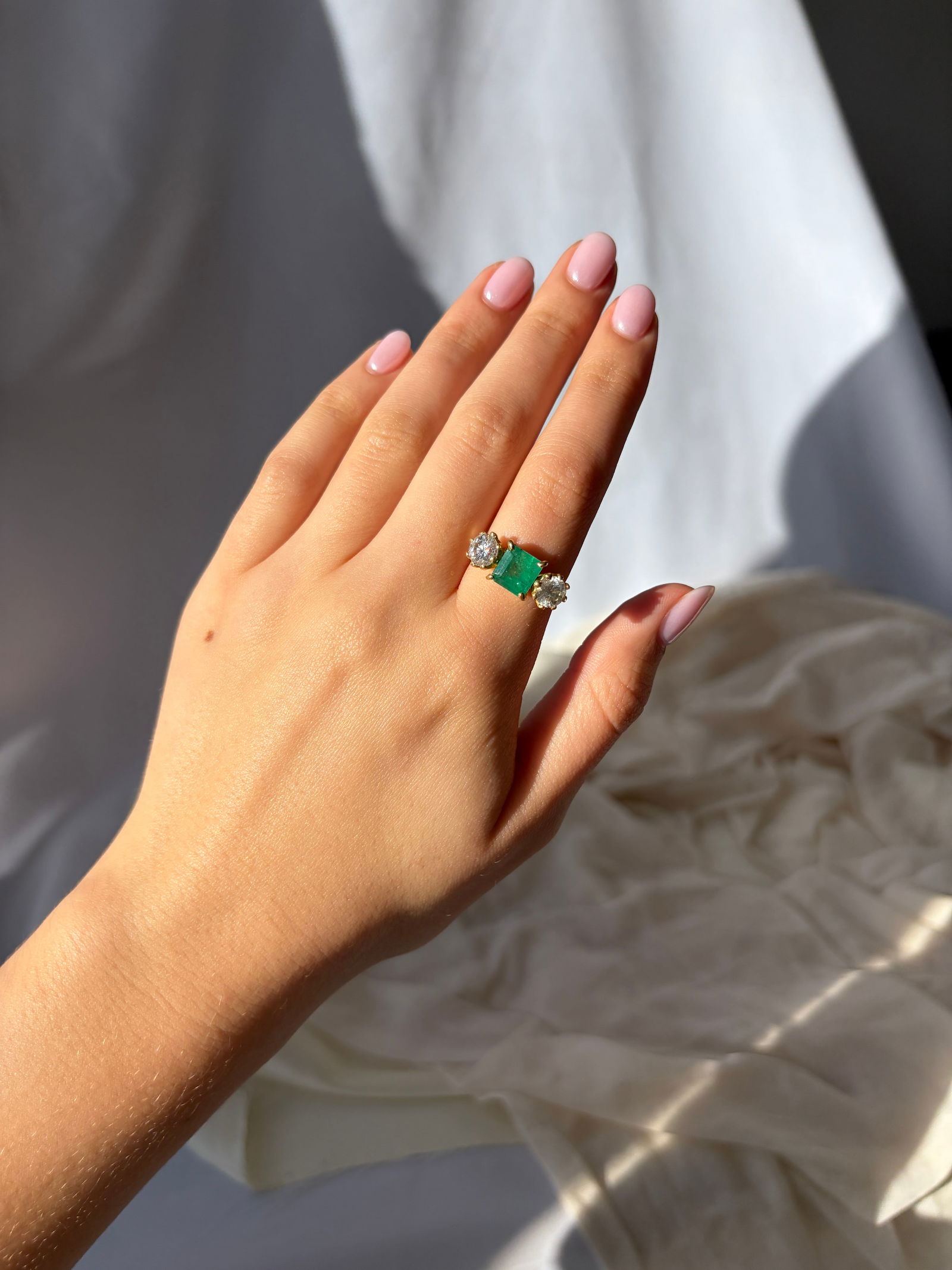 Art Deco Emerald and 2 carat Diamond 18 Carat Gold Three-Stone Ring - 8