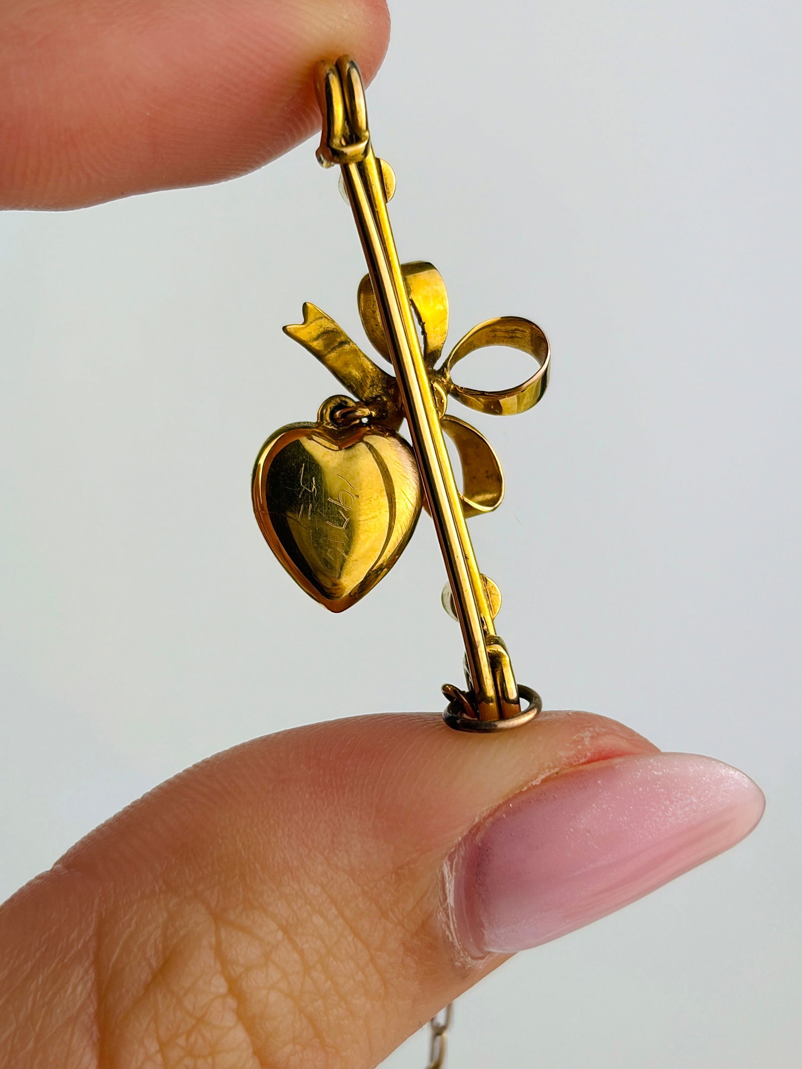 Sweet Antique 9ct Gold Hanging Heart Bow Brooch Set with Turquoise in Original Fitted Box - 5