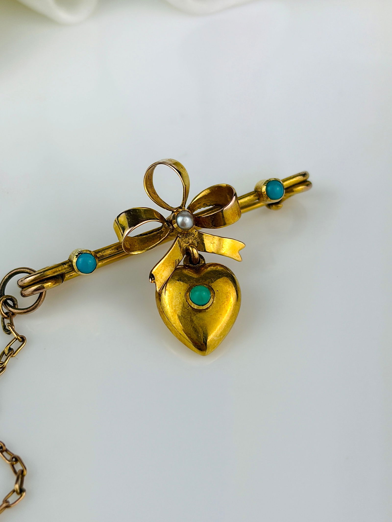 Sweet Antique 9ct Gold Hanging Heart Bow Brooch Set with Turquoise in Original Fitted Box - 6