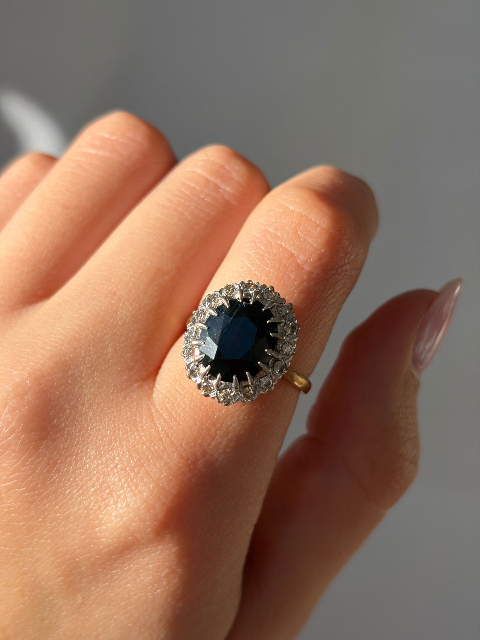 Vintage 18ct yellow gold green tourmaline and diamond cluster ring - 10