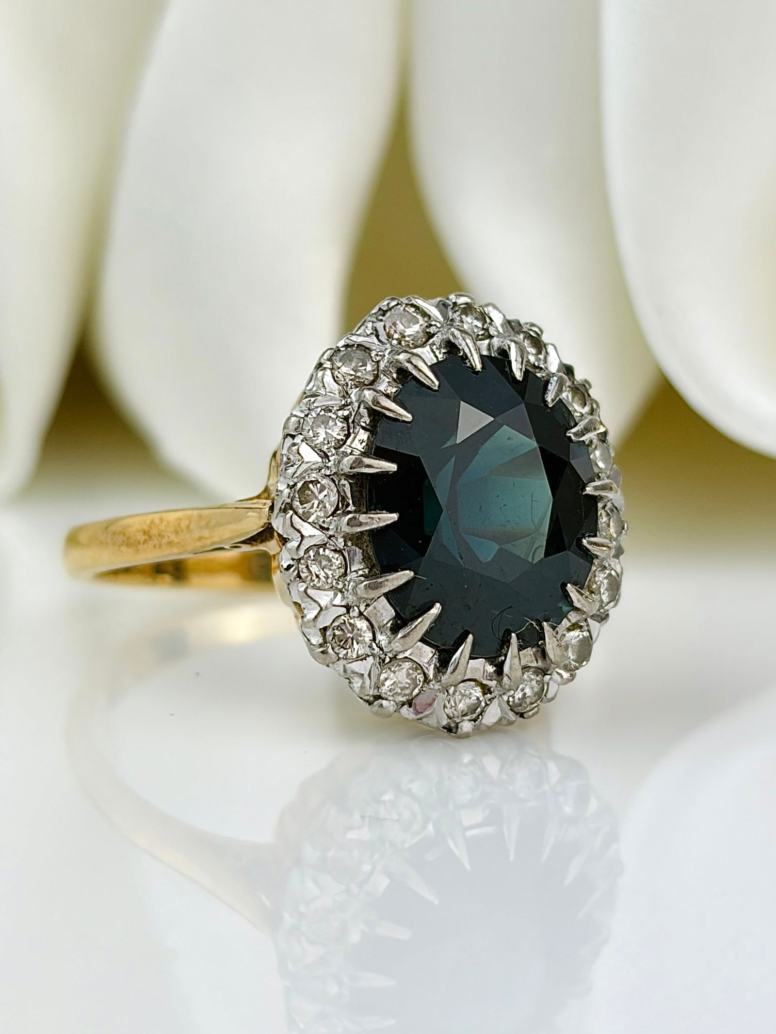 Vintage 18ct yellow gold green tourmaline and diamond cluster ring: Vintage 18ct yellow gold green tourmaline and diamond cluster ring Wonderful dark green tourmaline stone that in the right light flashes bright! Weight: 6.38g Size: UK N1/2, US 7.25, Face of