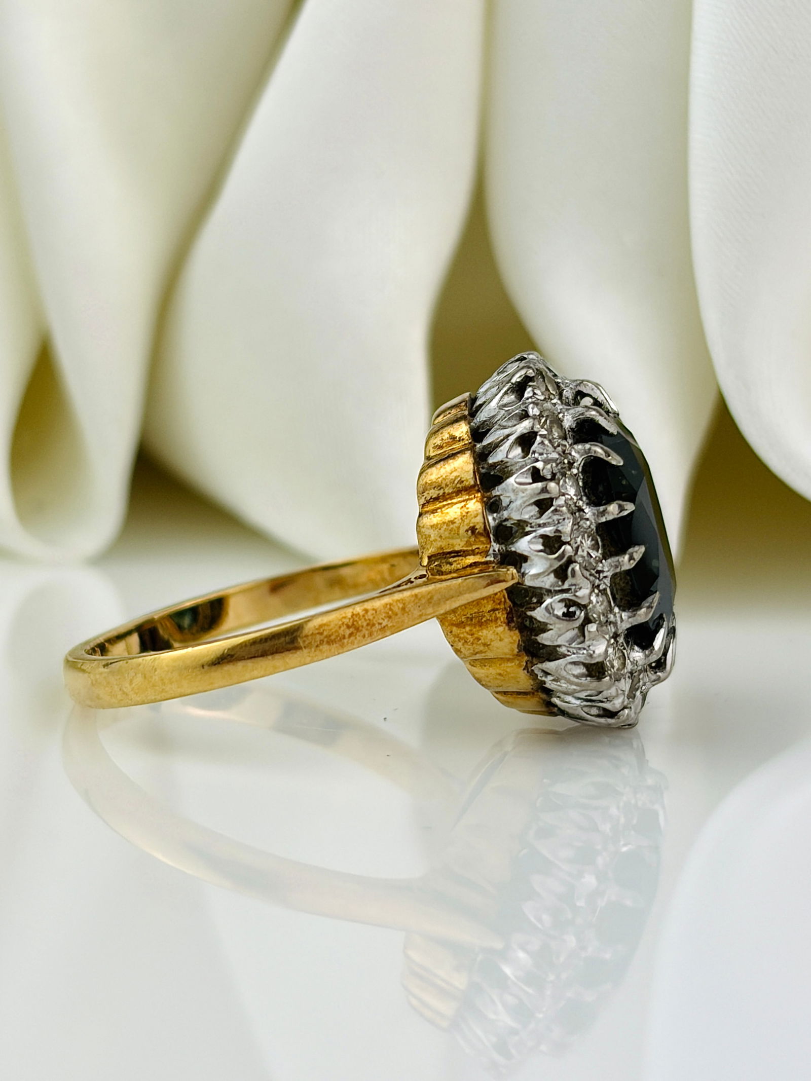 Vintage 18ct yellow gold green tourmaline and diamond cluster ring - 3