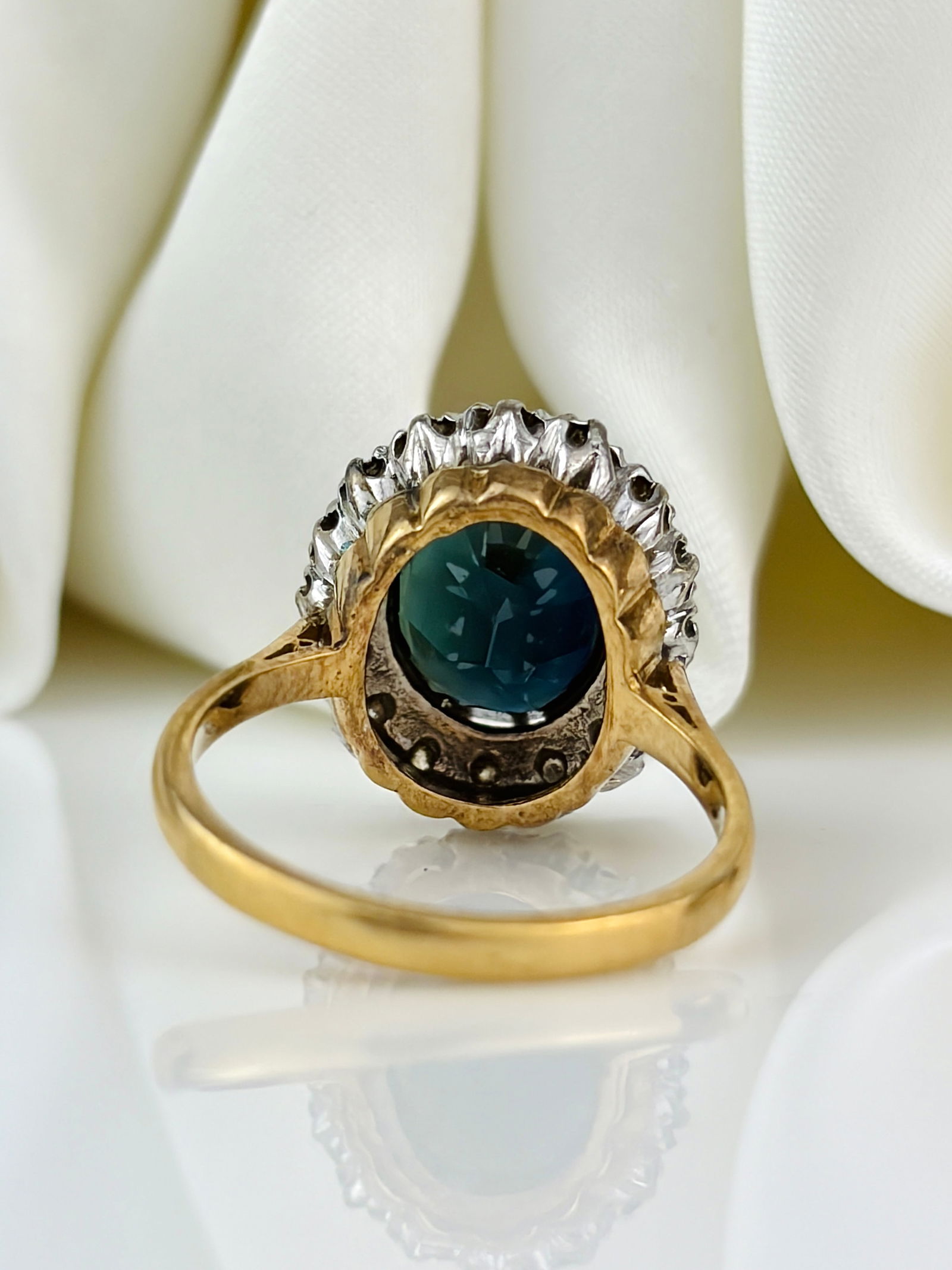 Vintage 18ct yellow gold green tourmaline and diamond cluster ring - 4