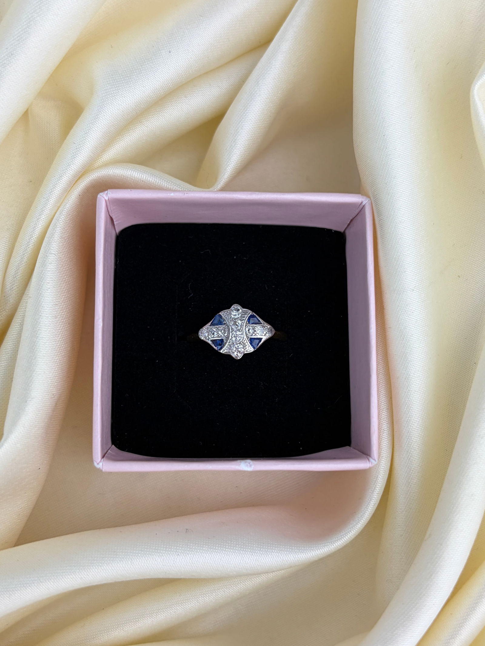 Sweet Art Deco Sapphire and Diamond 18 Carat Gold and Platinum Ring - 7