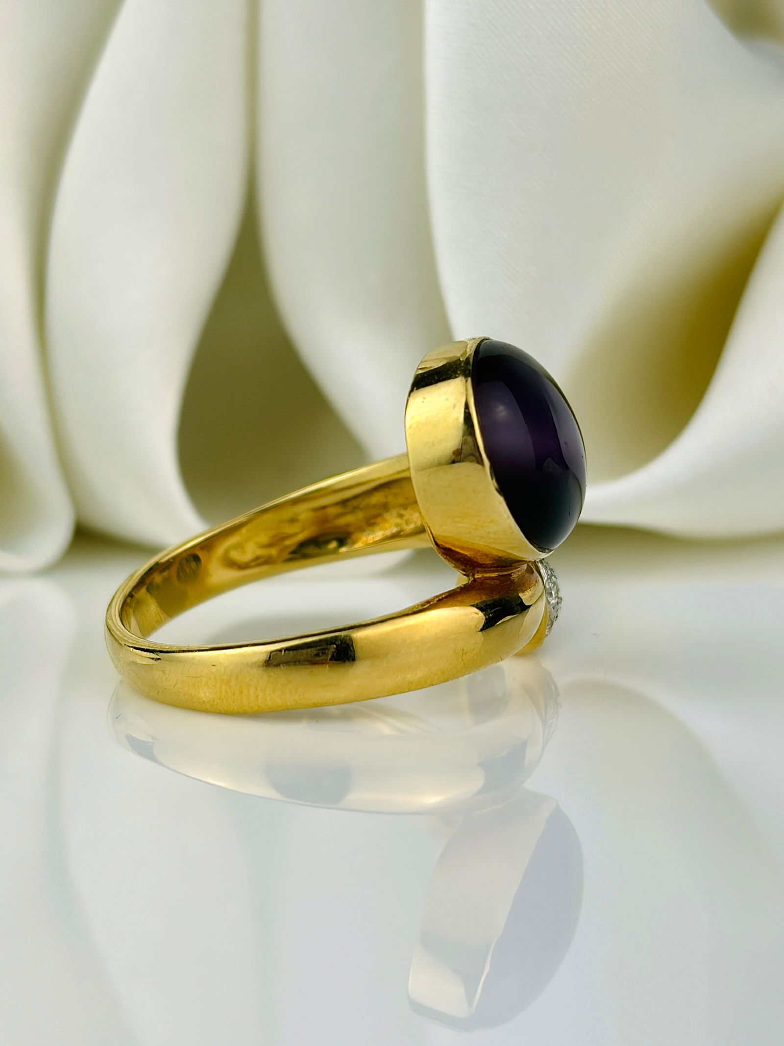 Chunky 18ct Yellow Gold Rare Crossover Diamond Ring - 2