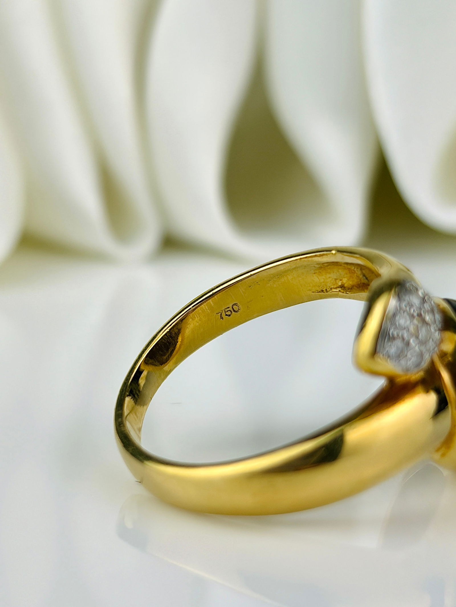 Chunky 18ct Yellow Gold Rare Crossover Diamond Ring - 4