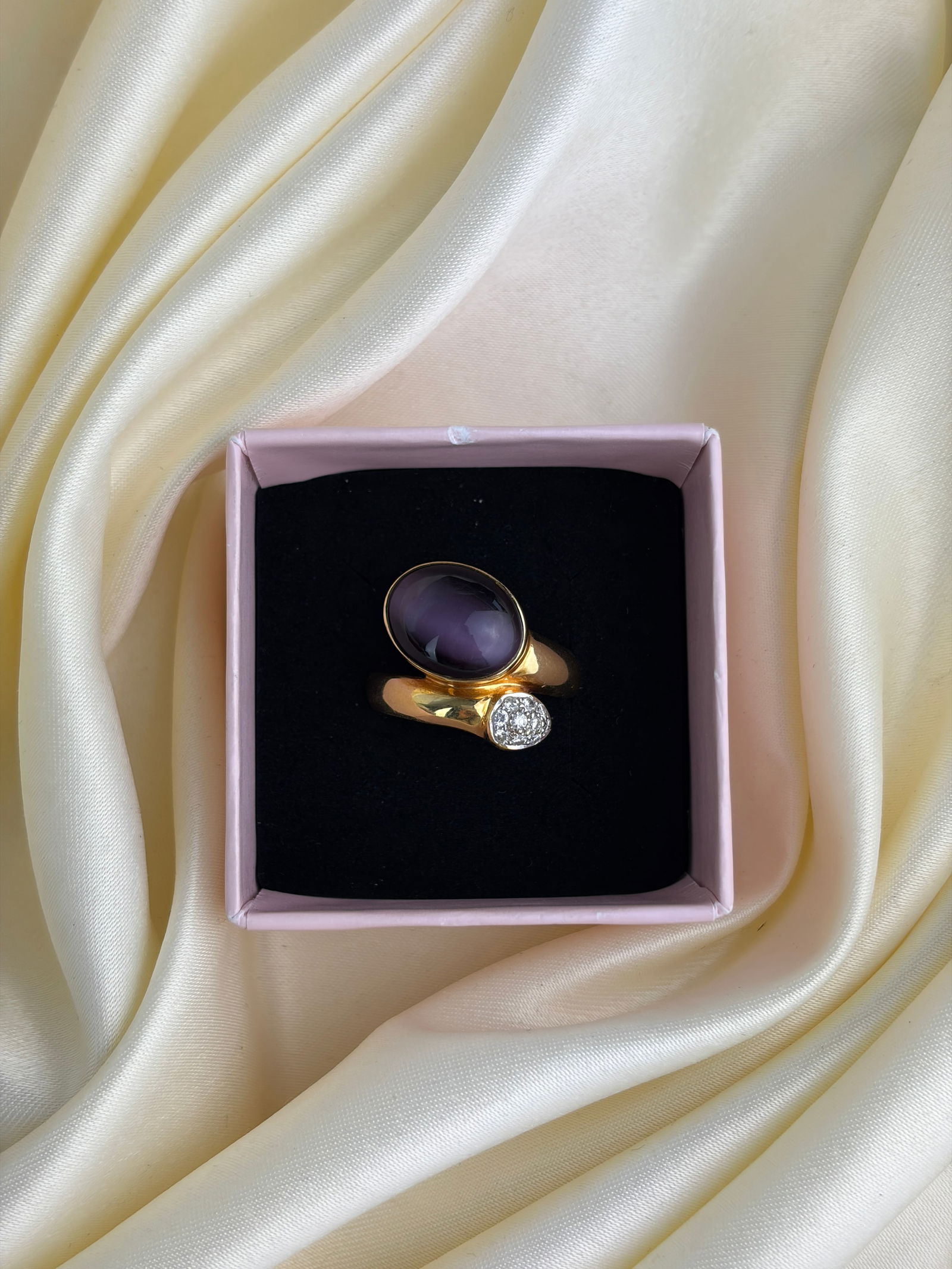 Chunky 18ct Yellow Gold Rare Crossover Diamond Ring - 7