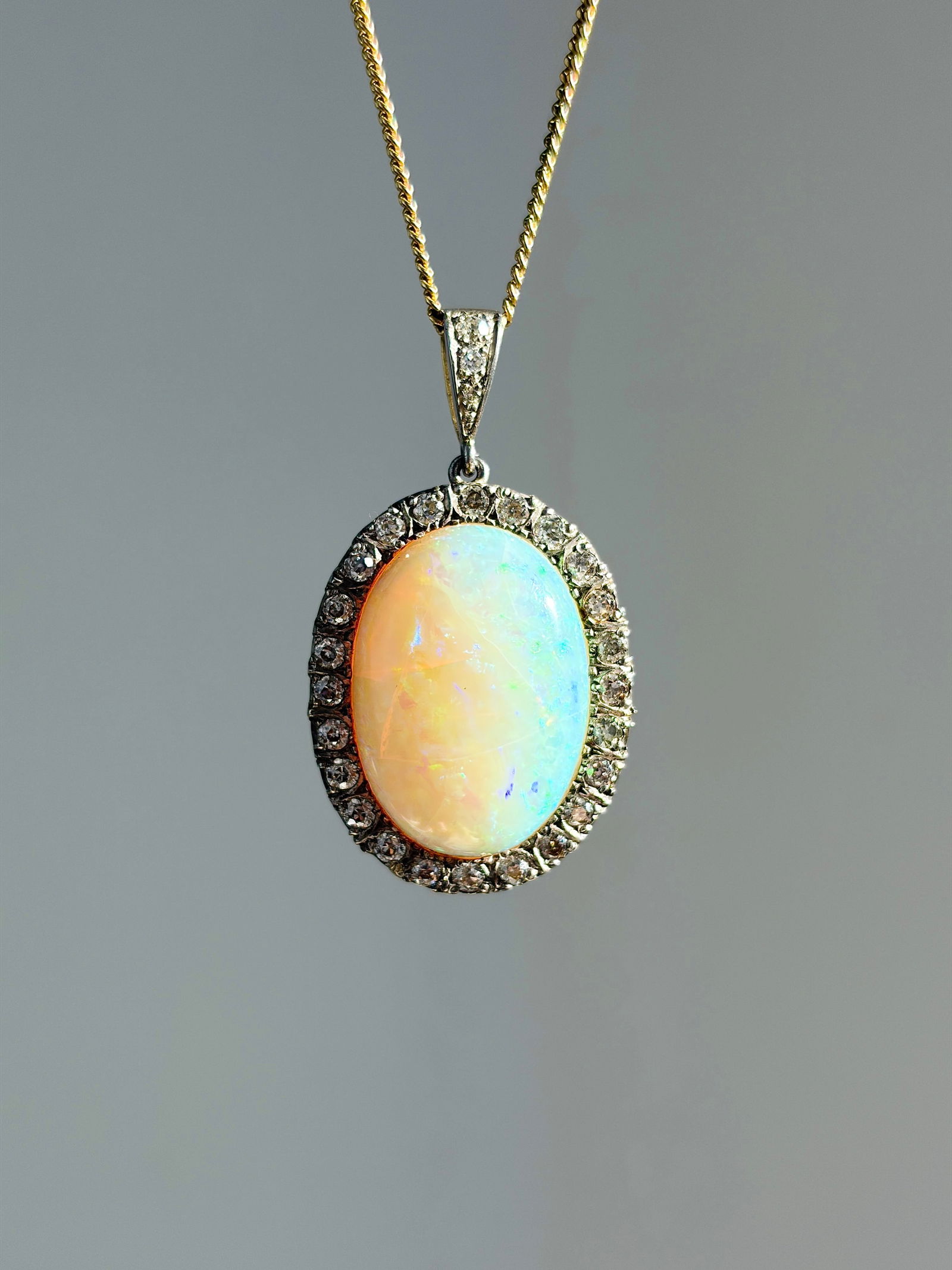 Outstanding Opal and Diamond Large Pendant in Gold - 2