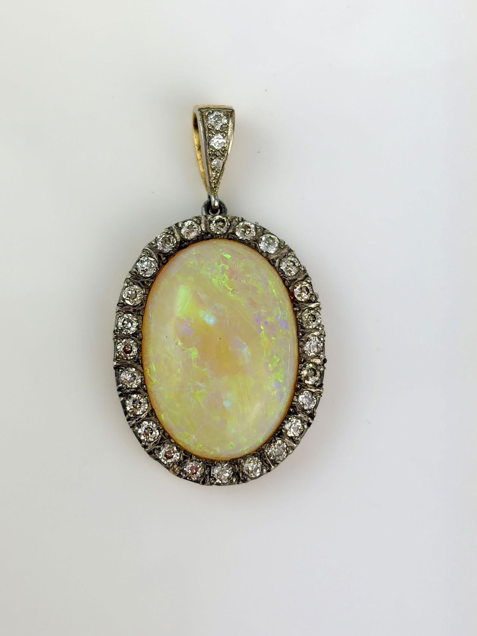 Outstanding Opal and Diamond Large Pendant in Gold - 5