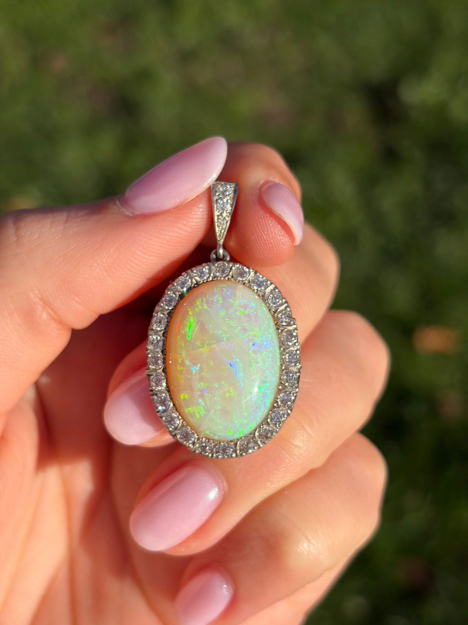Outstanding Opal and Diamond Large Pendant in Gold - 9