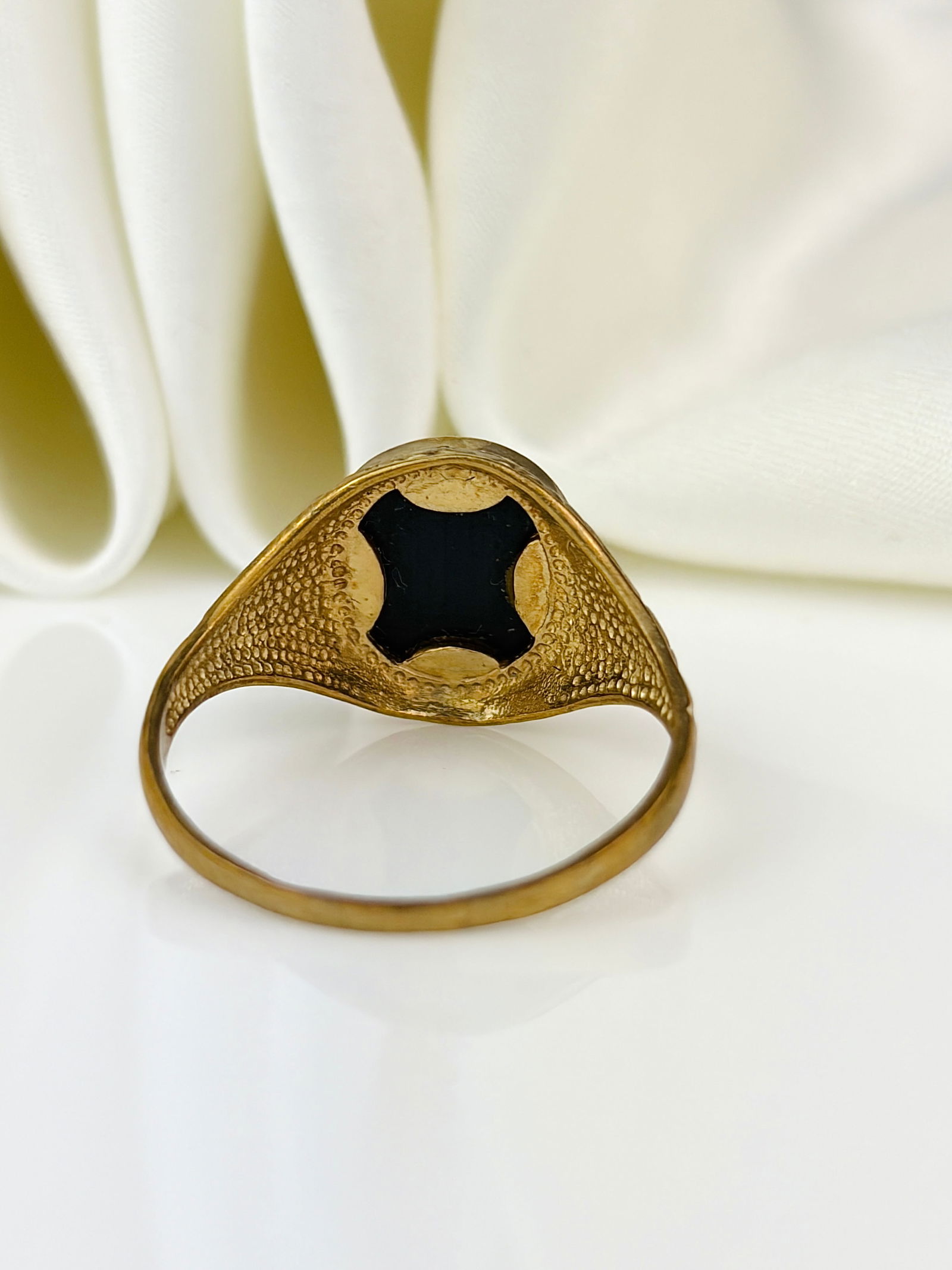 vintage 9ct gold onyx signet ring - 3