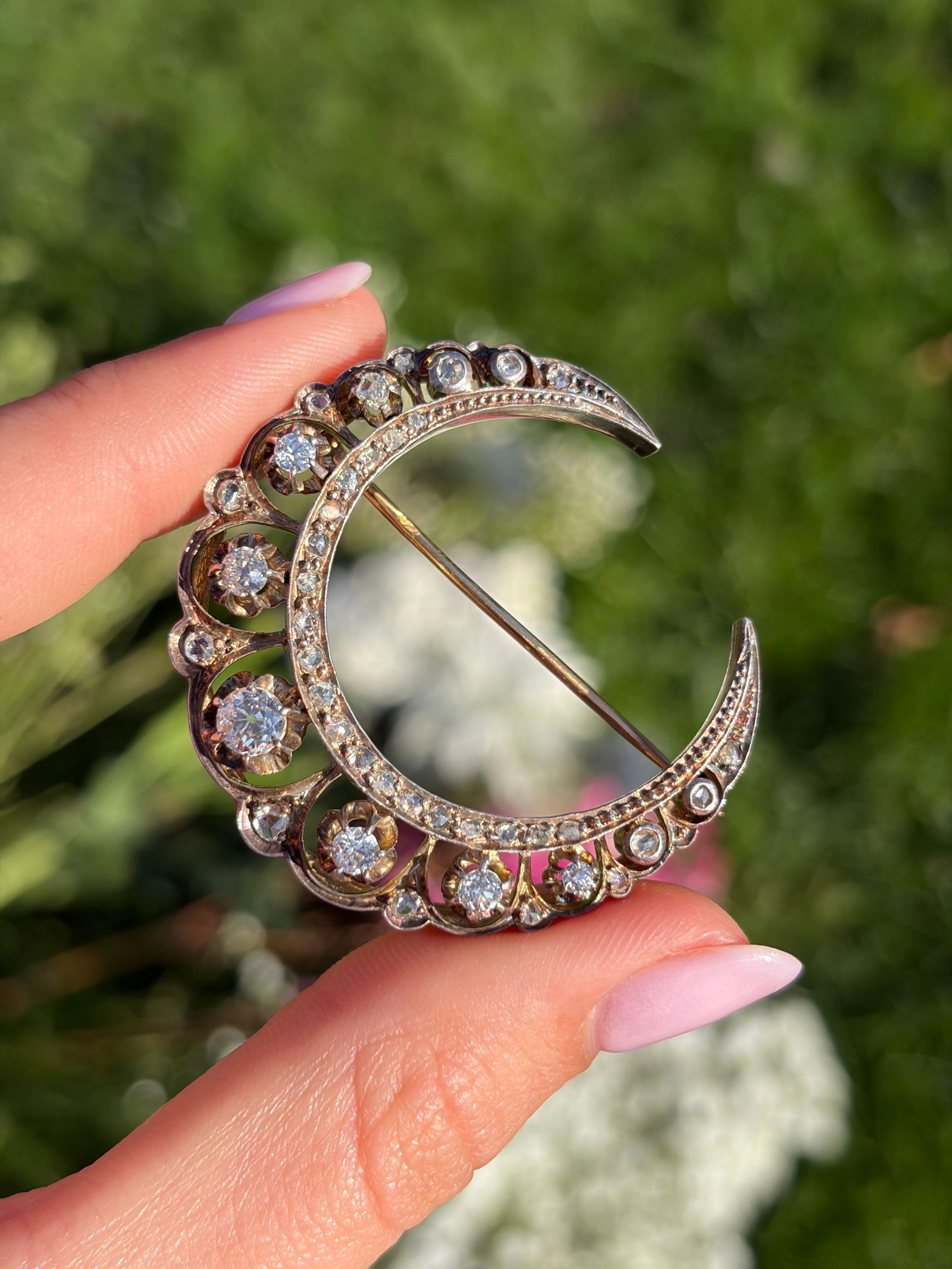 Large Art Deco Diamond 18 Carat Gold Crescent Brooch - 10