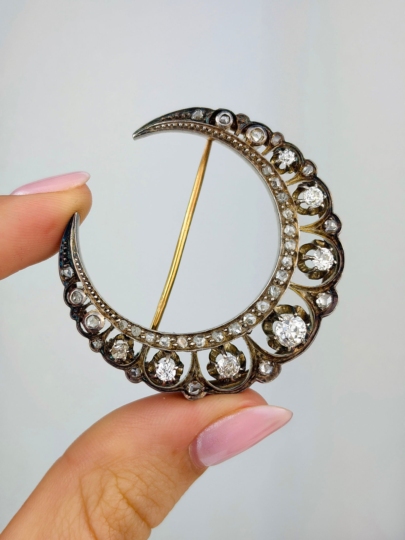 Large Art Deco Diamond 18 Carat Gold Crescent Brooch - 2