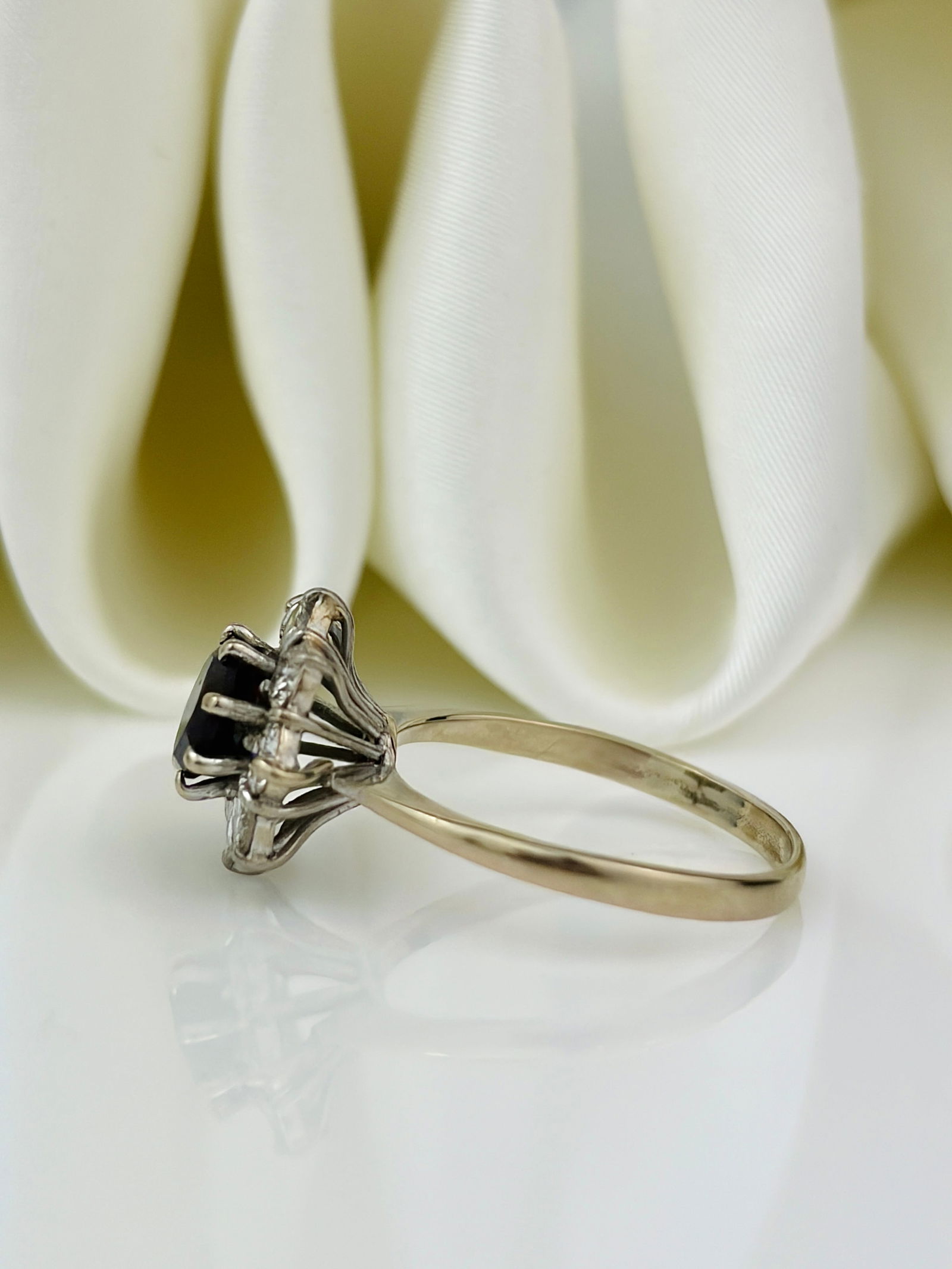 Chunky 18ct White Gold Diamond and Tourmaline Flower Ring - 4