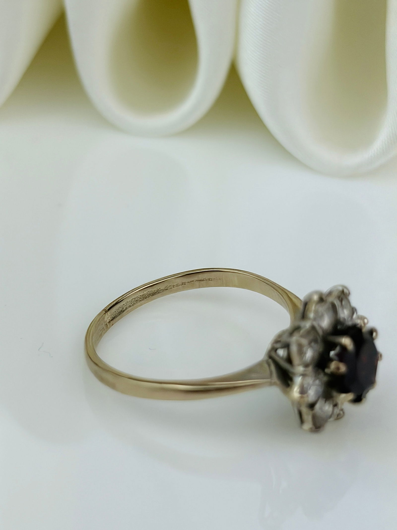 Chunky 18ct White Gold Diamond and Tourmaline Flower Ring - 6