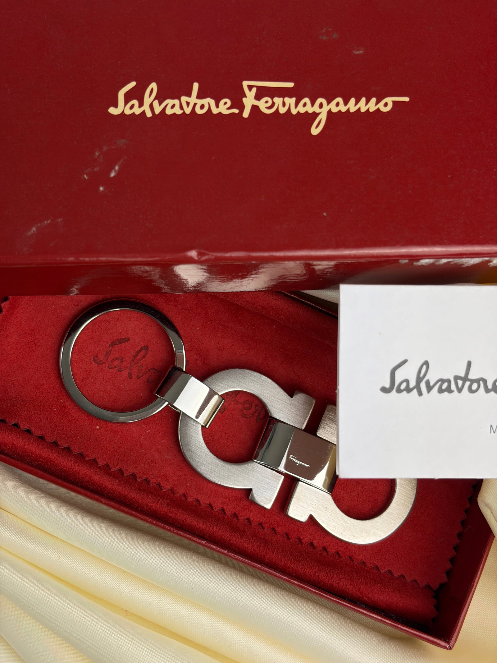 boxed salvatore Ferragamo keyring: boxed salvatore Ferragamo keyring So cool!
