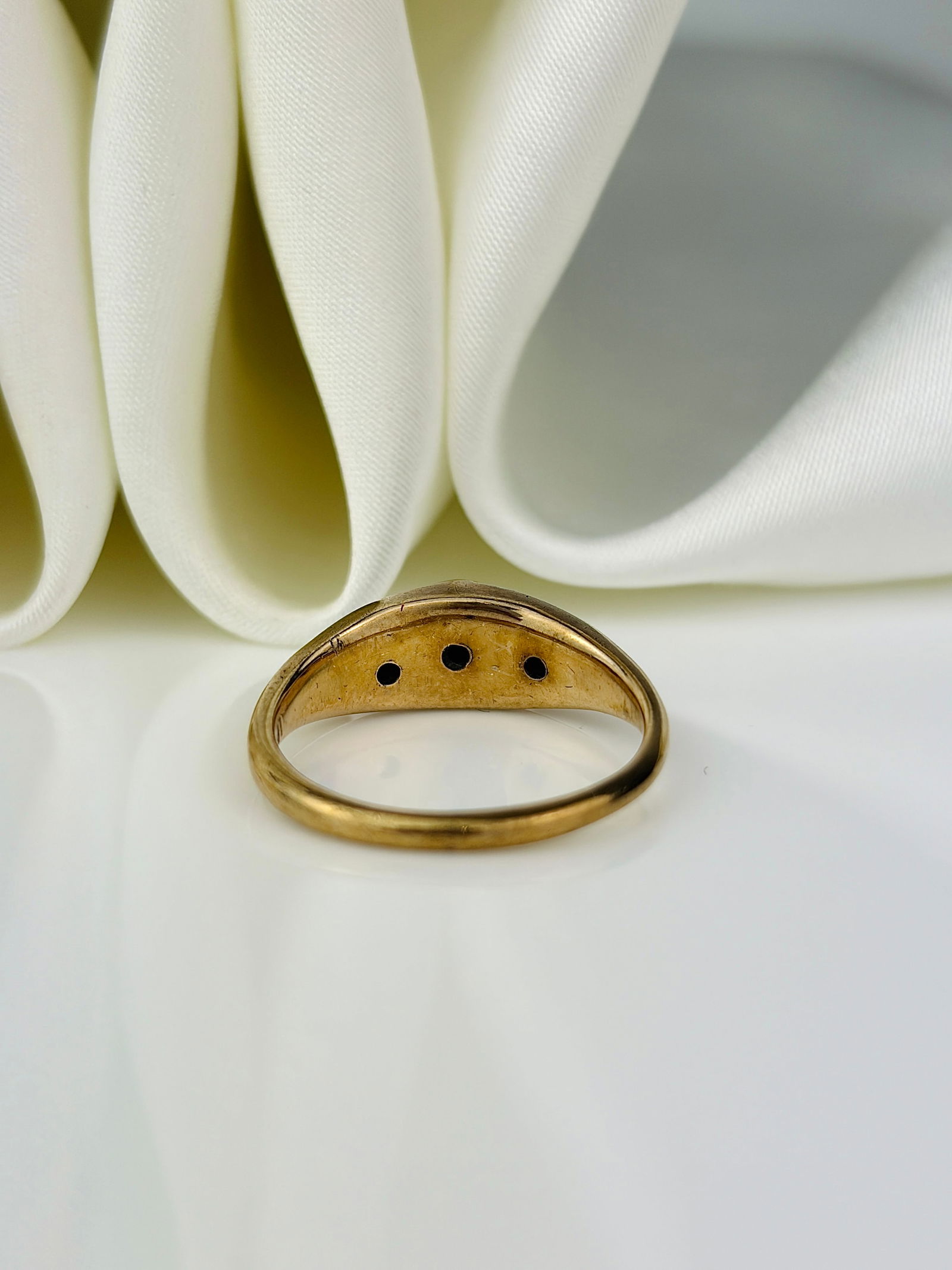 heavy 18ct yellow gold ruby and diamond 3 stone ring - 3