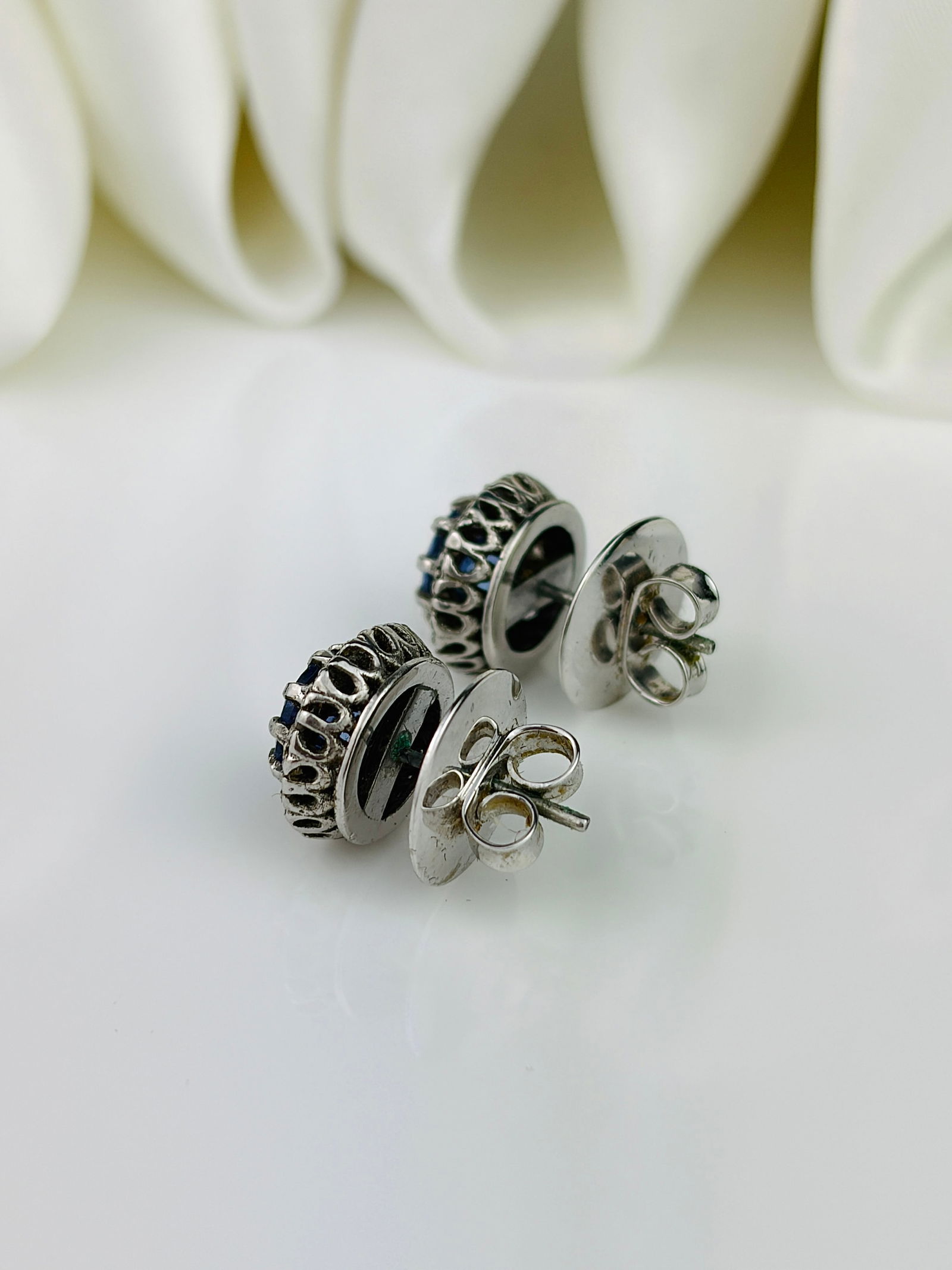 Vintage Tanzanite and Diamond 18ct White Gold Cluster Stud Earrings - 4