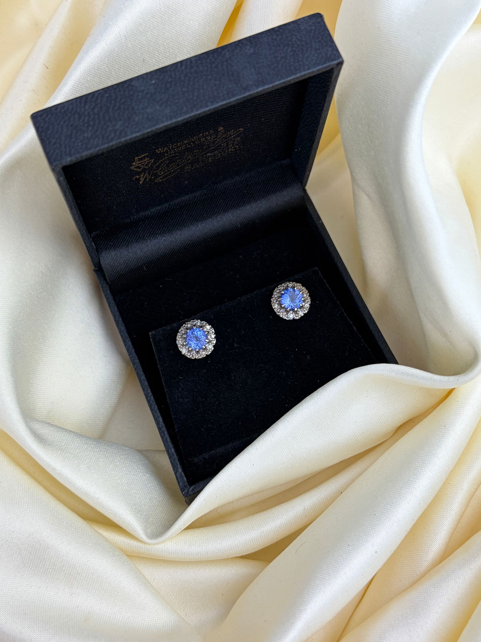 Vintage Tanzanite and Diamond 18ct White Gold Cluster Stud Earrings - 7
