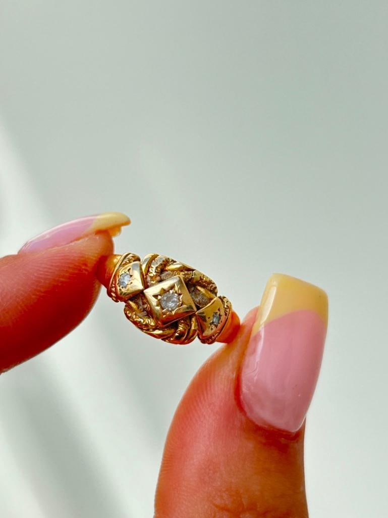 18ct Yellow Gold Diamond 3 Stone Chunky Twist Ring - 4