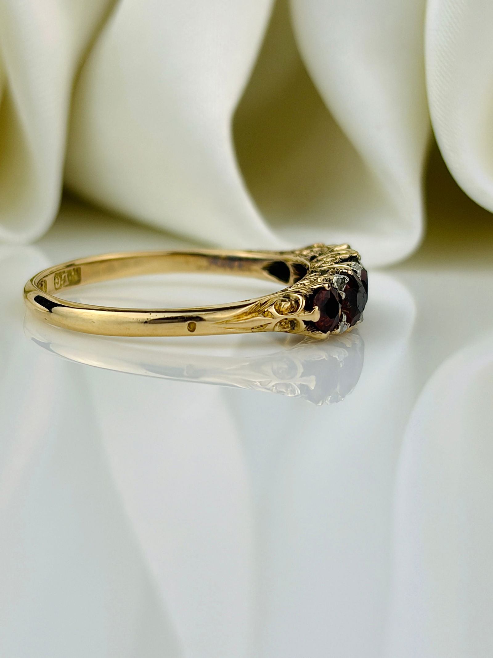 Antique 18ct Gold Tourmaline and Diamond 5 Stone Ring - 2