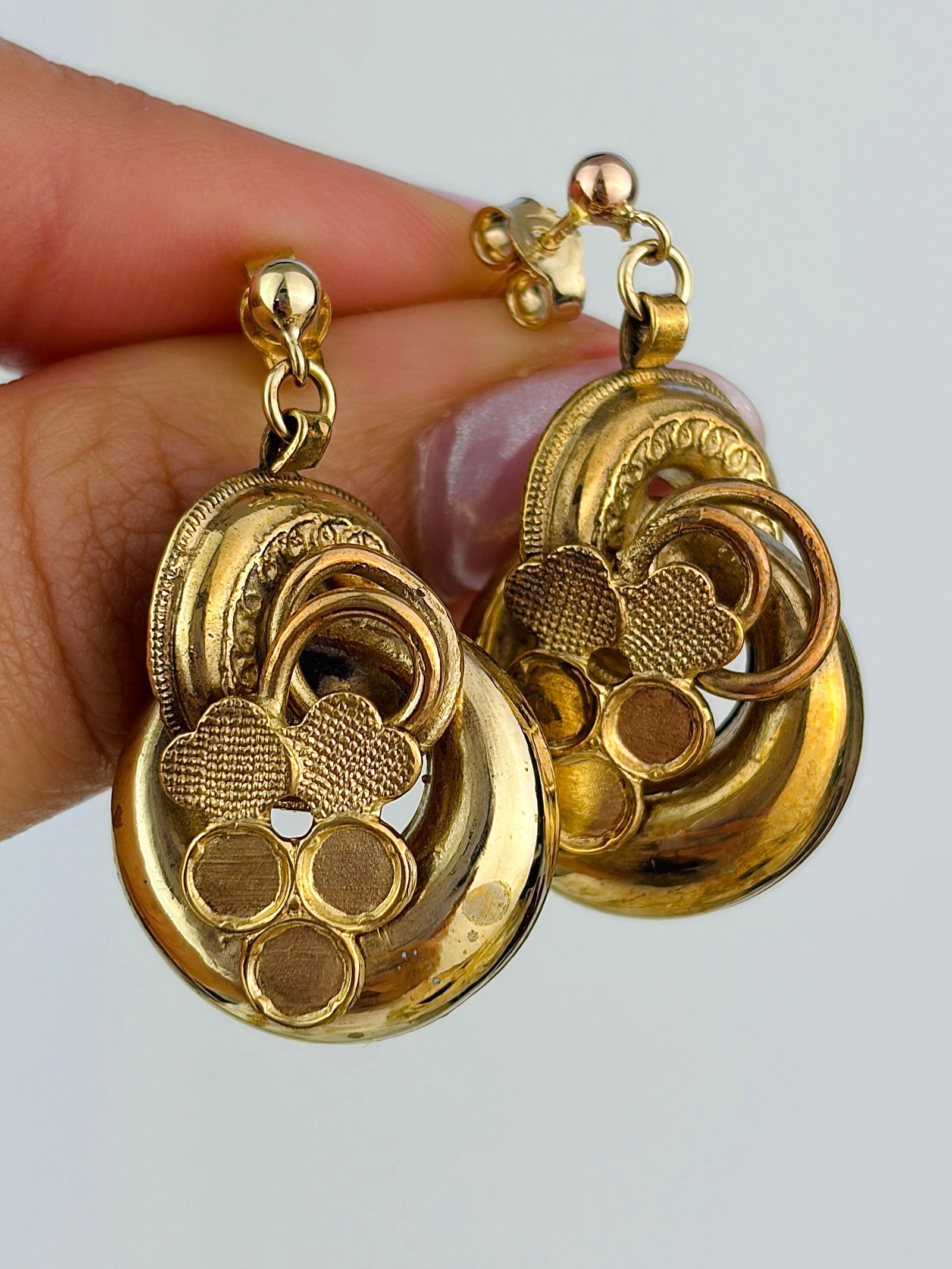 Antique fancy drop earrings: Antique fancy drop earrings Wonderful detailing! Weight: 10g Size: Drop 33mm, Width 18mm, Depth 9mm Condition: The overall condition is very good Office Use: / The item will be sent in