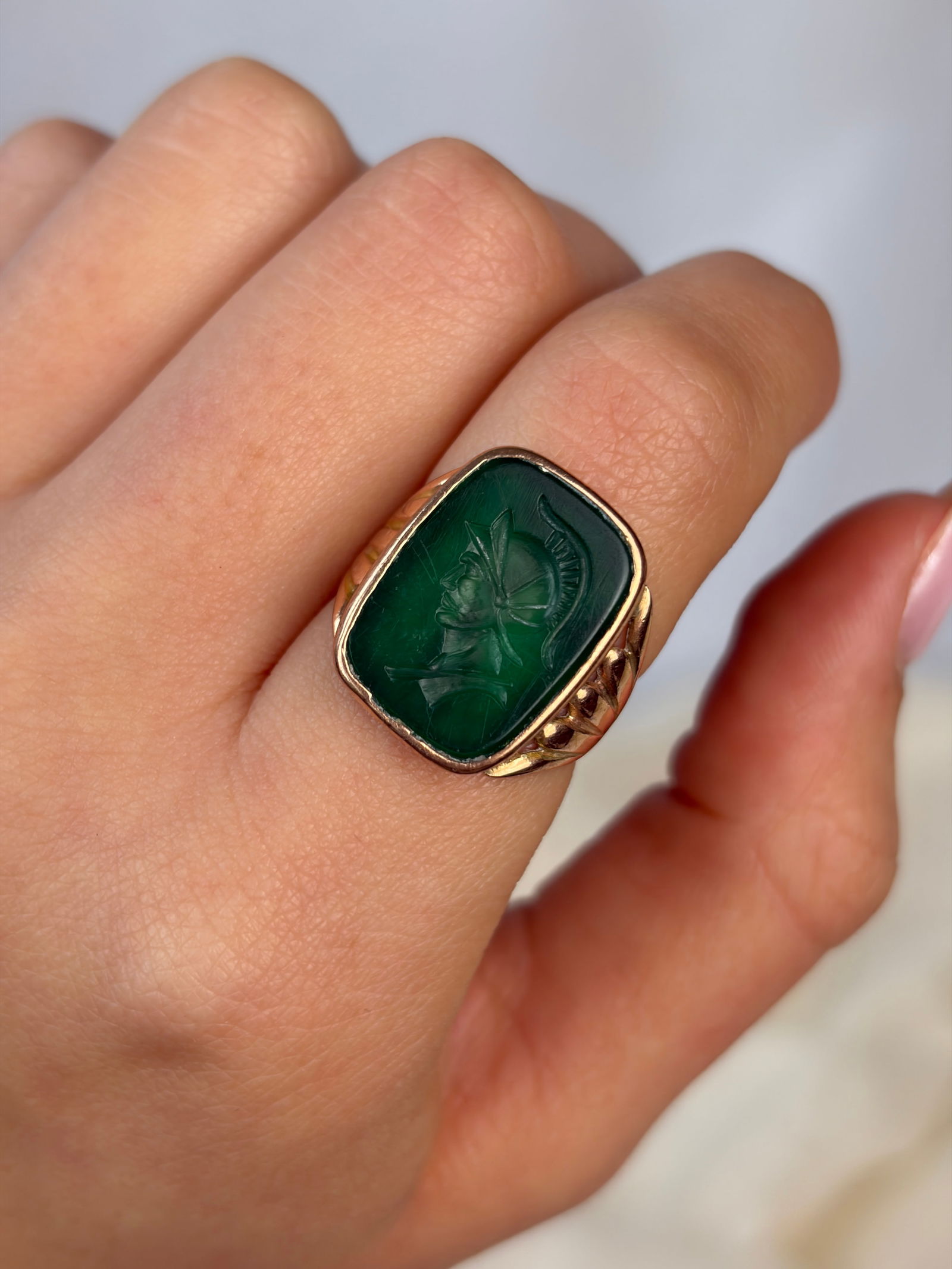 Antique Large 9ct gold roman intaglio ring - 8