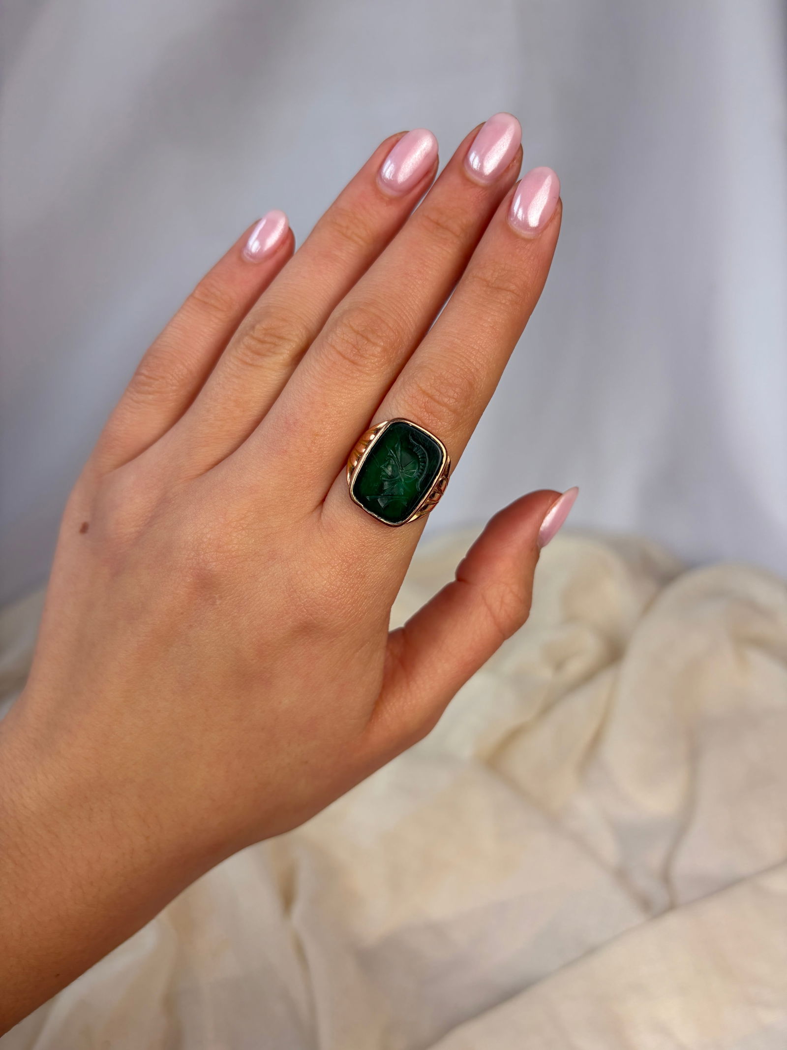 Antique Large 9ct gold roman intaglio ring - 9