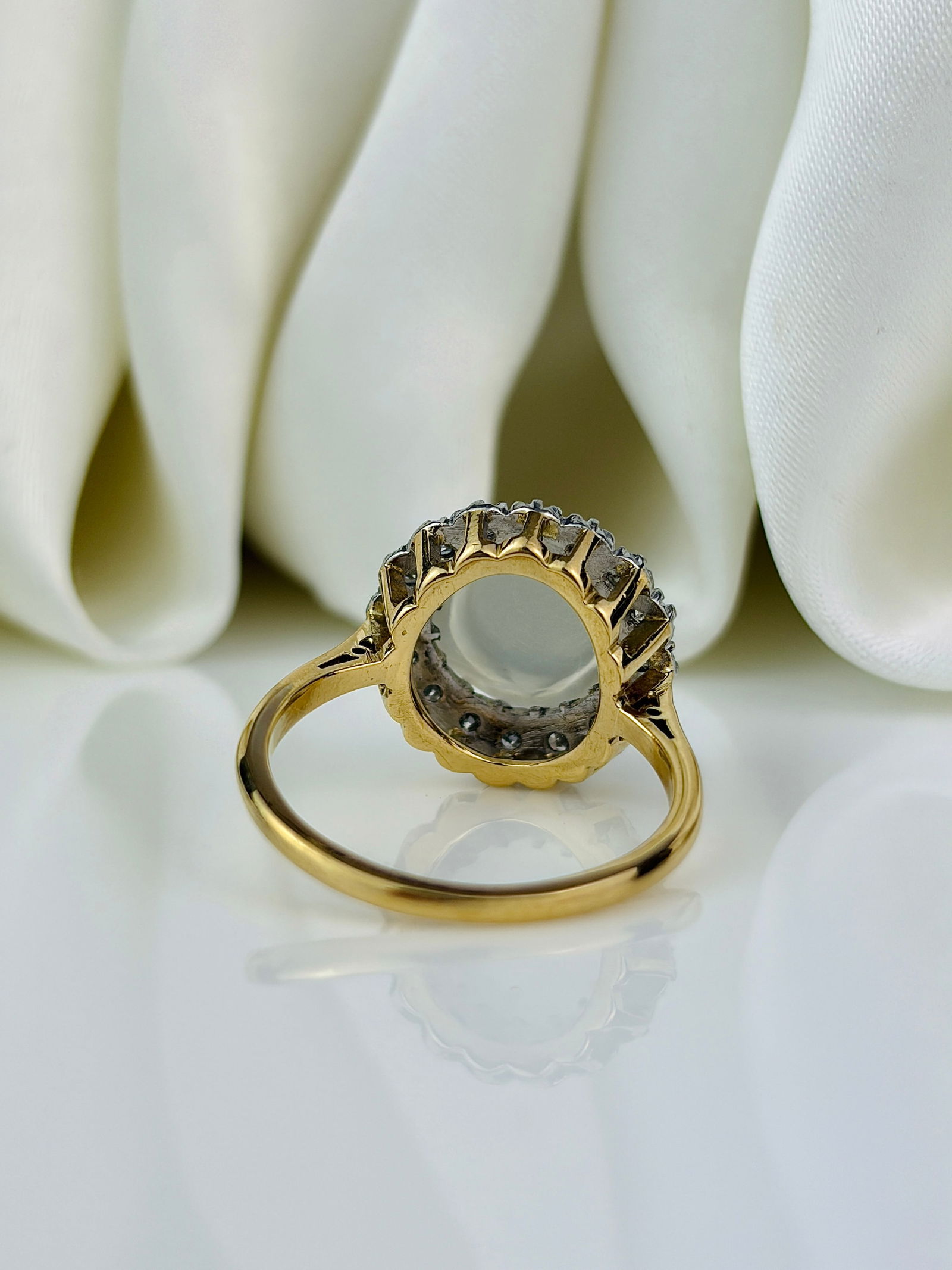Art Deco Diamond and Moonstone 18 Carat Gold and Platinum Ring - 3