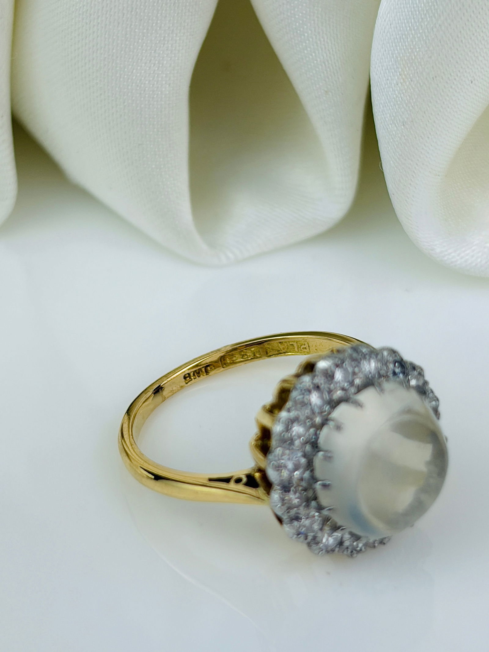Art Deco Diamond and Moonstone 18 Carat Gold and Platinum Ring - 4