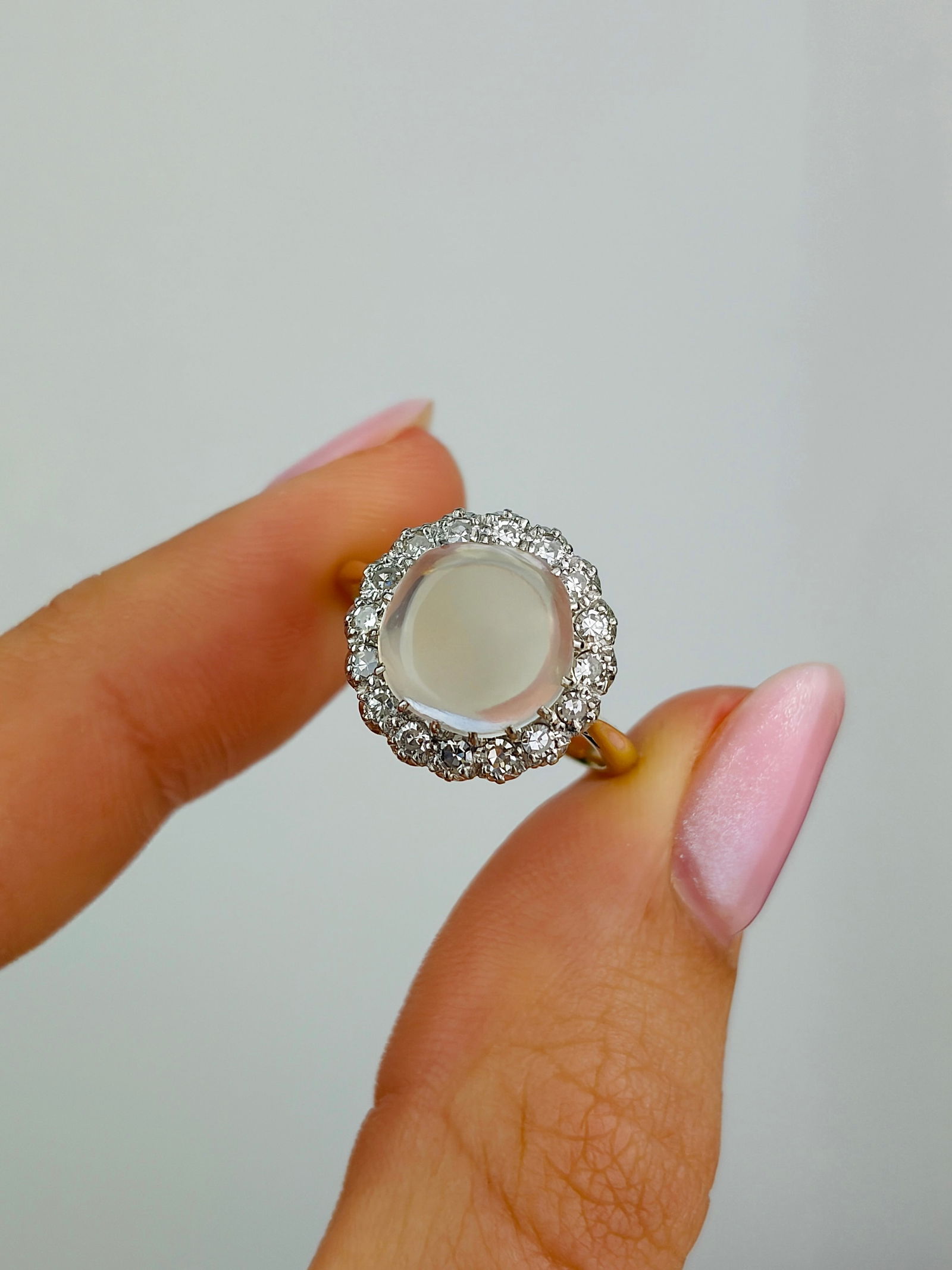 Art Deco Diamond and Moonstone 18 Carat Gold and Platinum Ring - 5