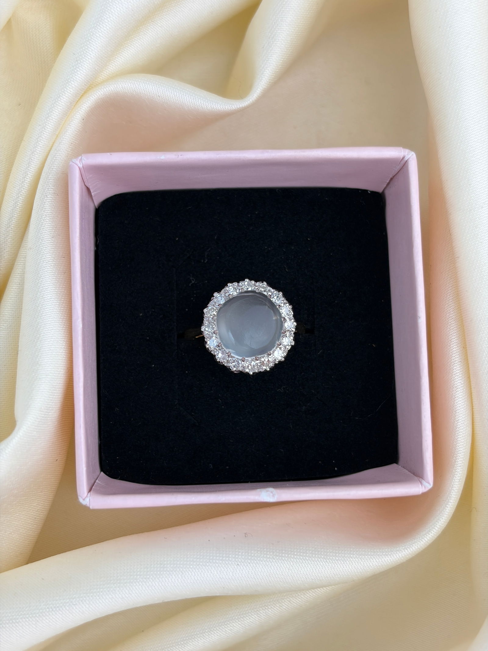 Art Deco Diamond and Moonstone 18 Carat Gold and Platinum Ring - 7