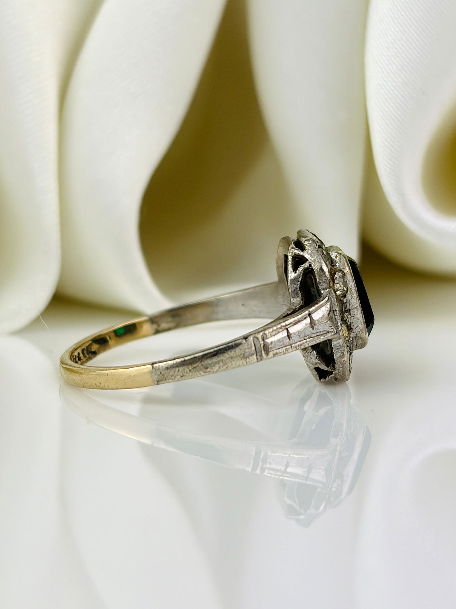 9ct Gold and Silver Set Ring - 2