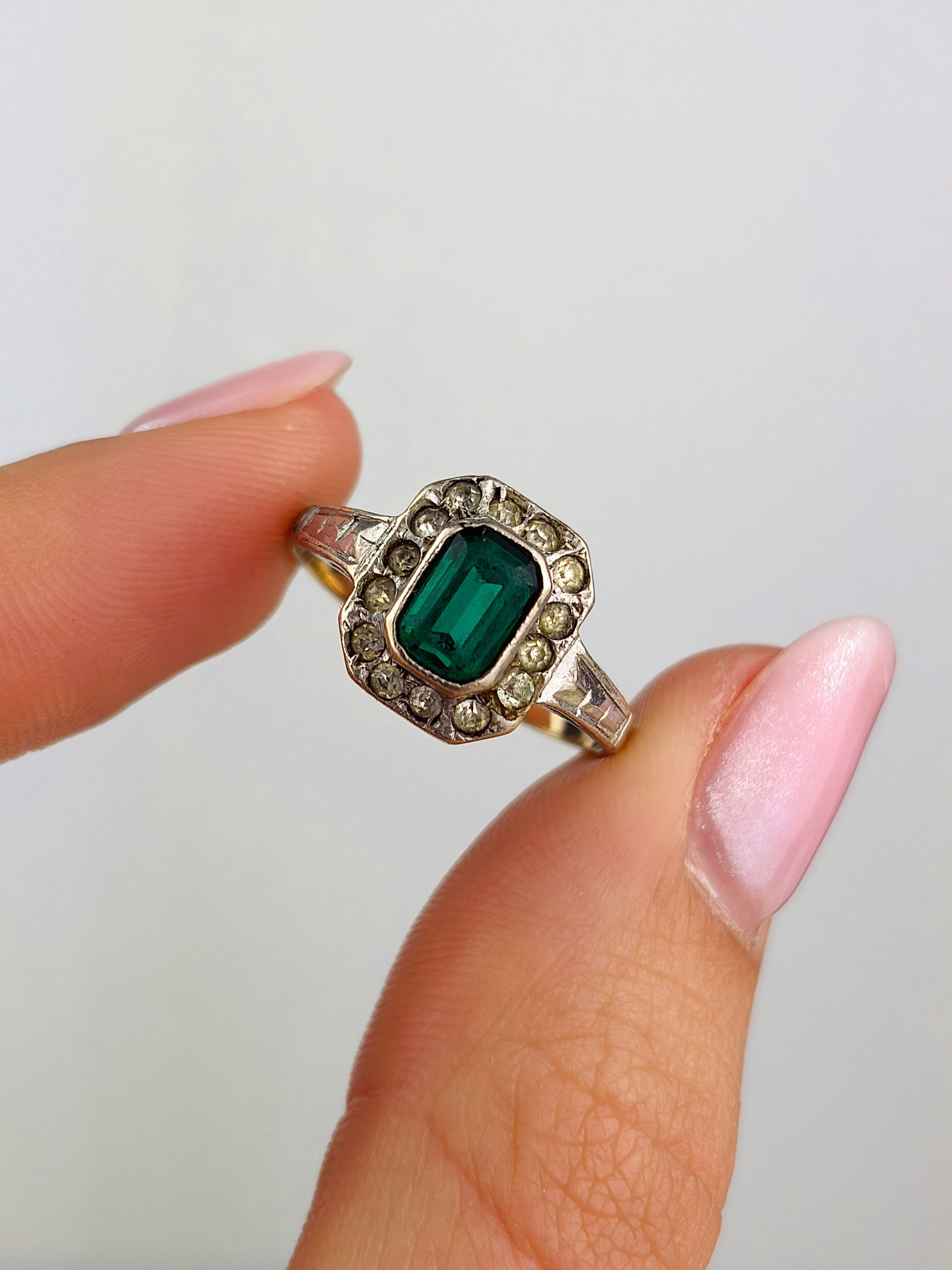 9ct Gold and Silver Set Ring - 5