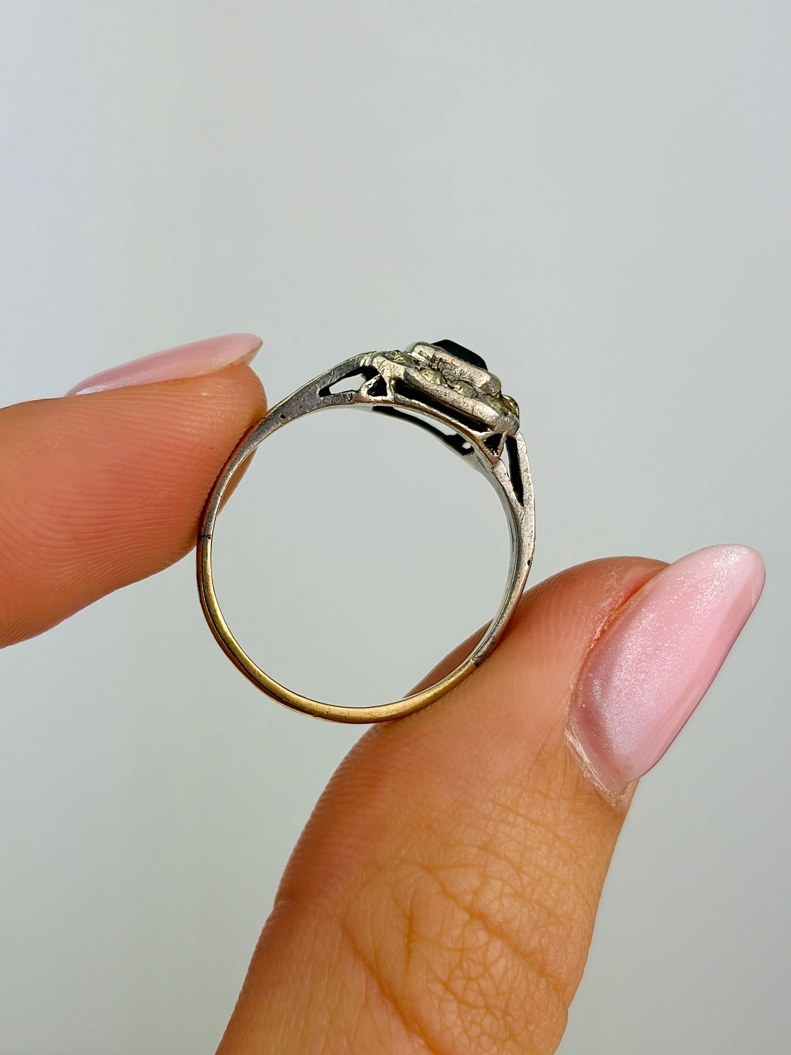 9ct Gold and Silver Set Ring - 6