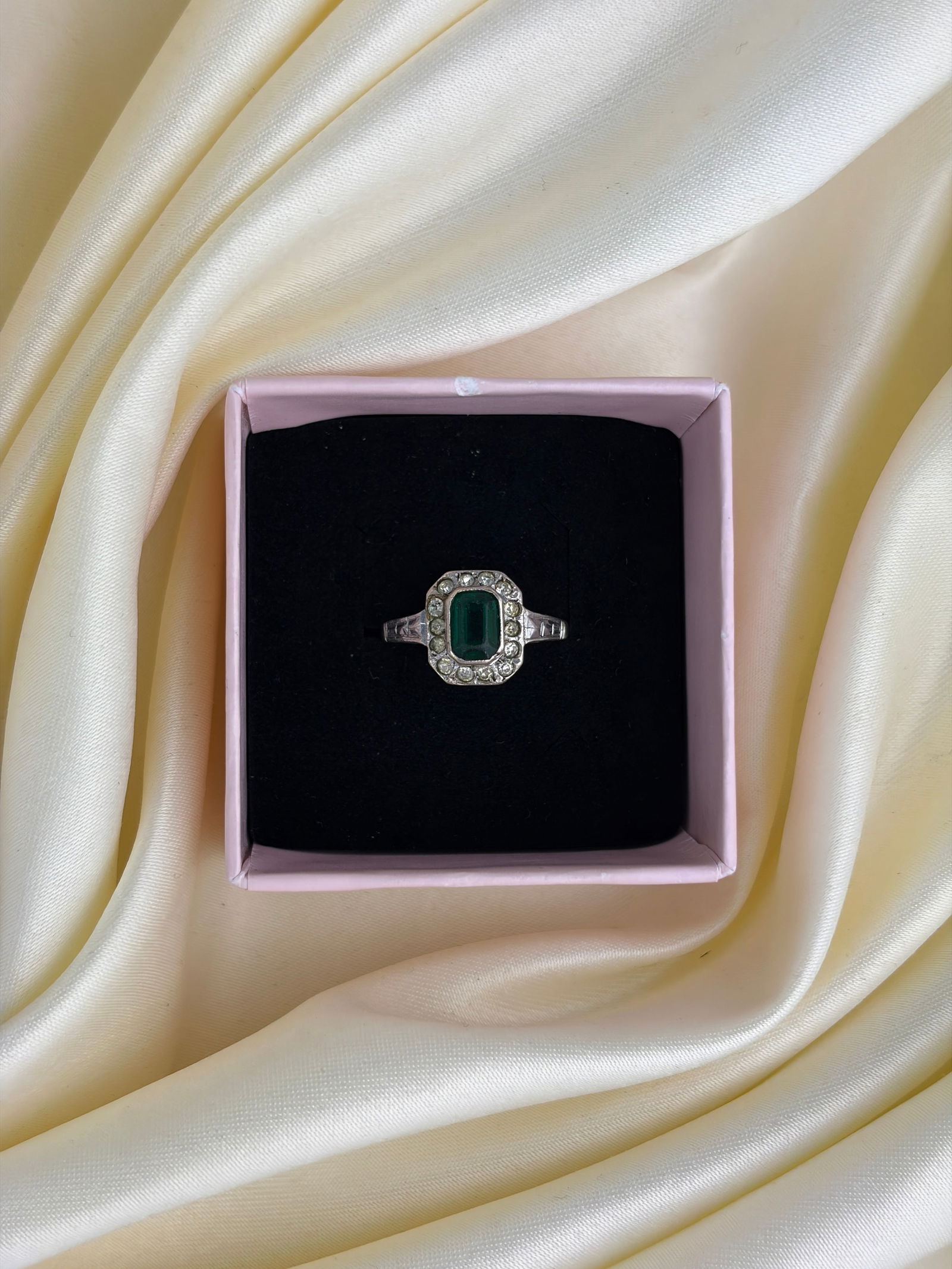 9ct Gold and Silver Set Ring - 7