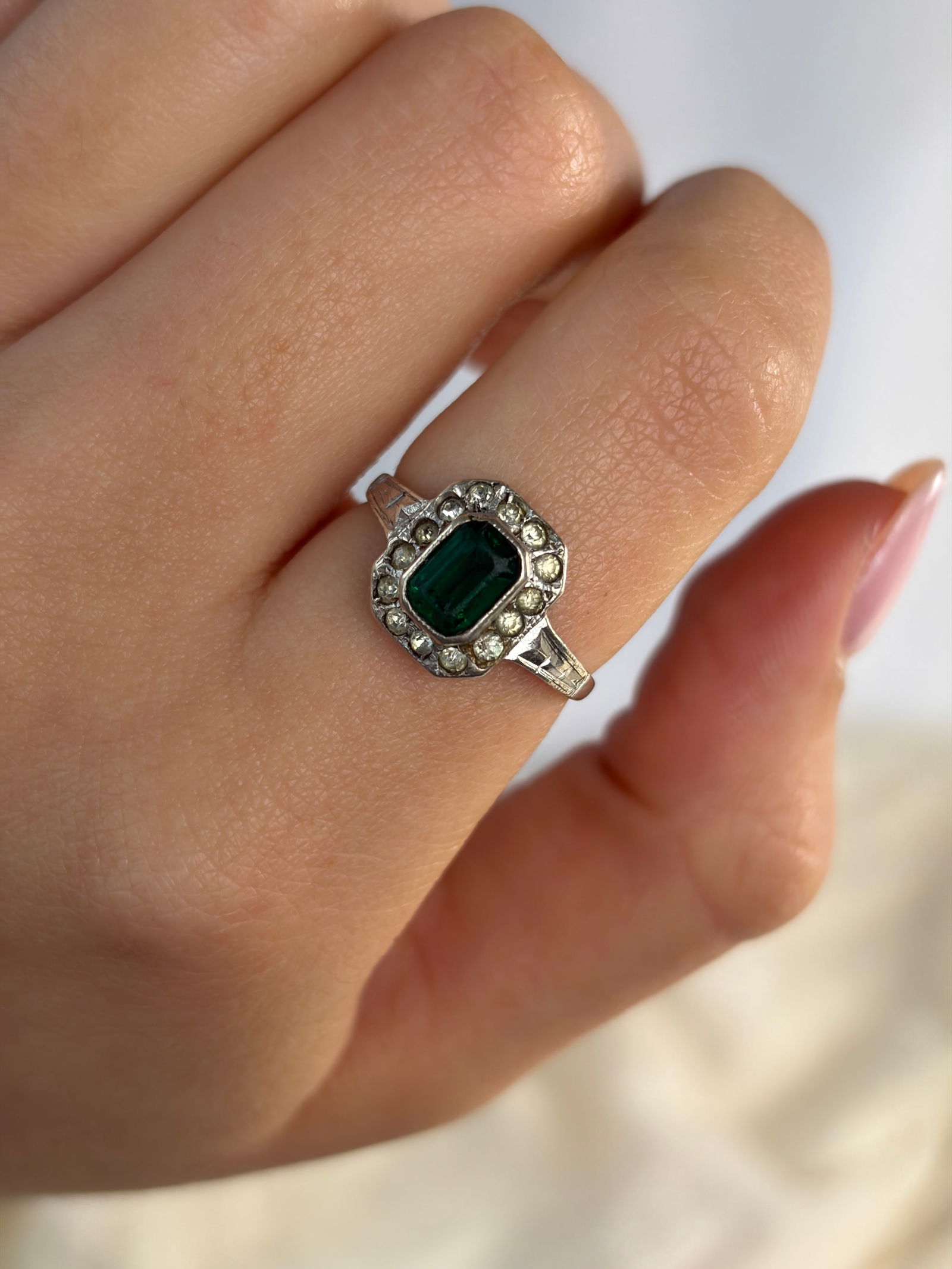 9ct Gold and Silver Set Ring - 8