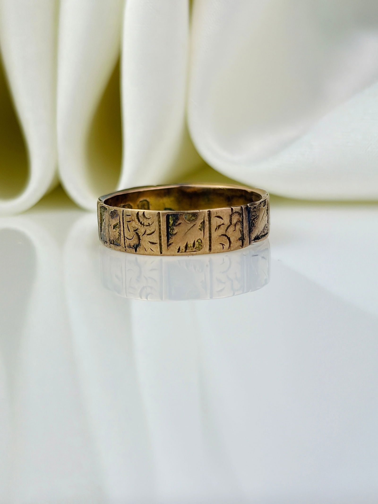 antique 12ct gold fancy wedding band ring - 2