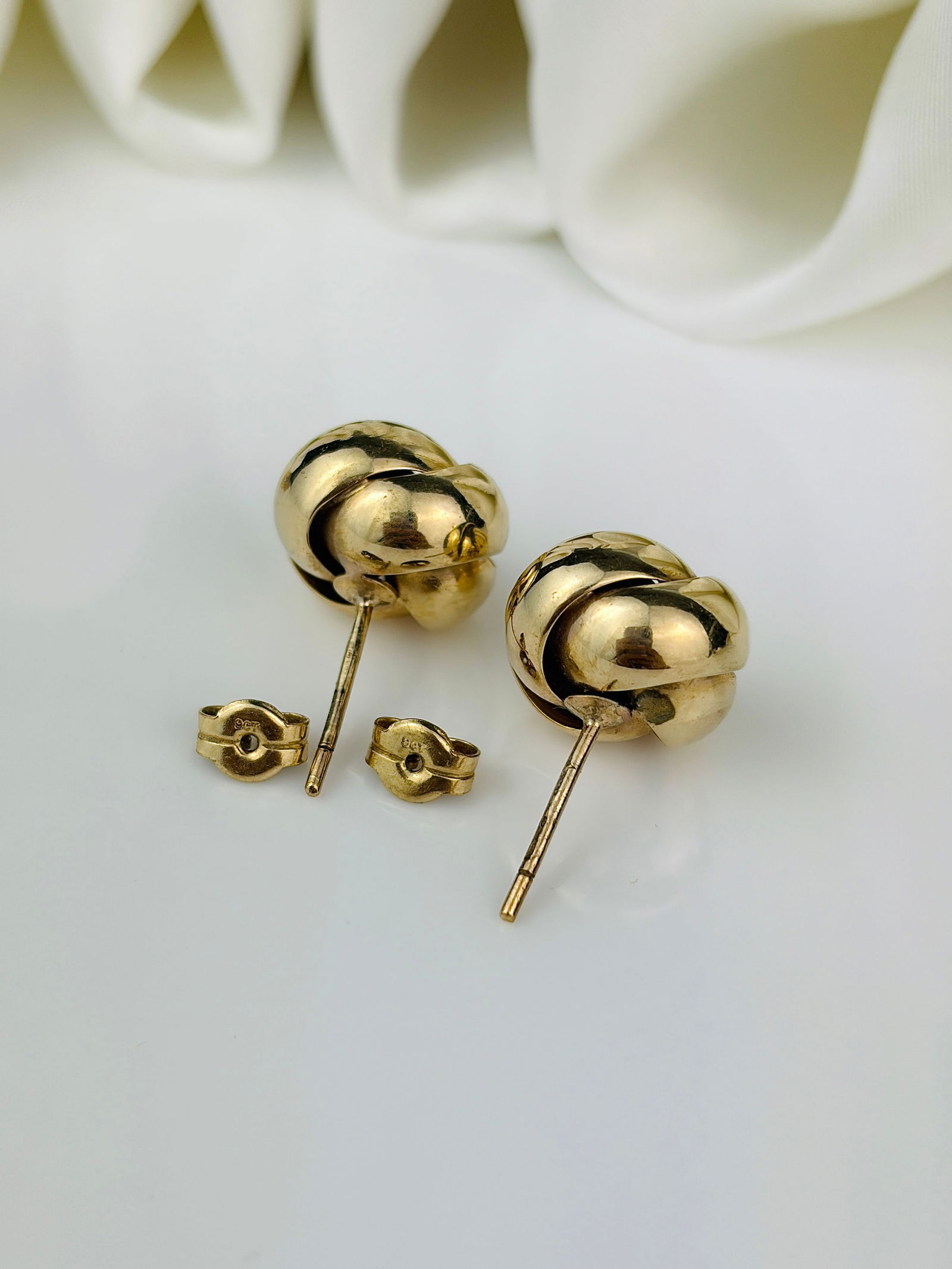 Large Vintage 9 Carat Yellow Gold Knot Studs - 3