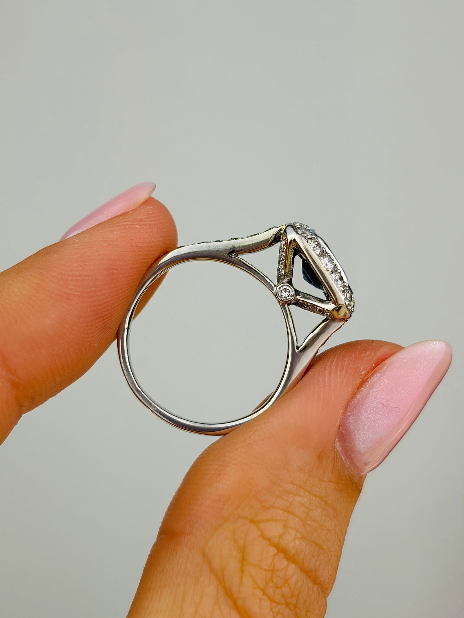 Vintage Sapphire and Diamond Encrusted 18ct White Gold Panel Ring - 6