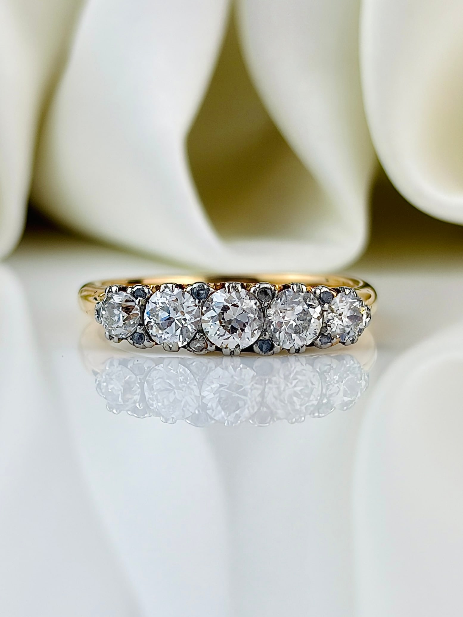 Antique 1ct Diamond 5 Stone Ring in 18ct Yellow Gold (1 of 10)