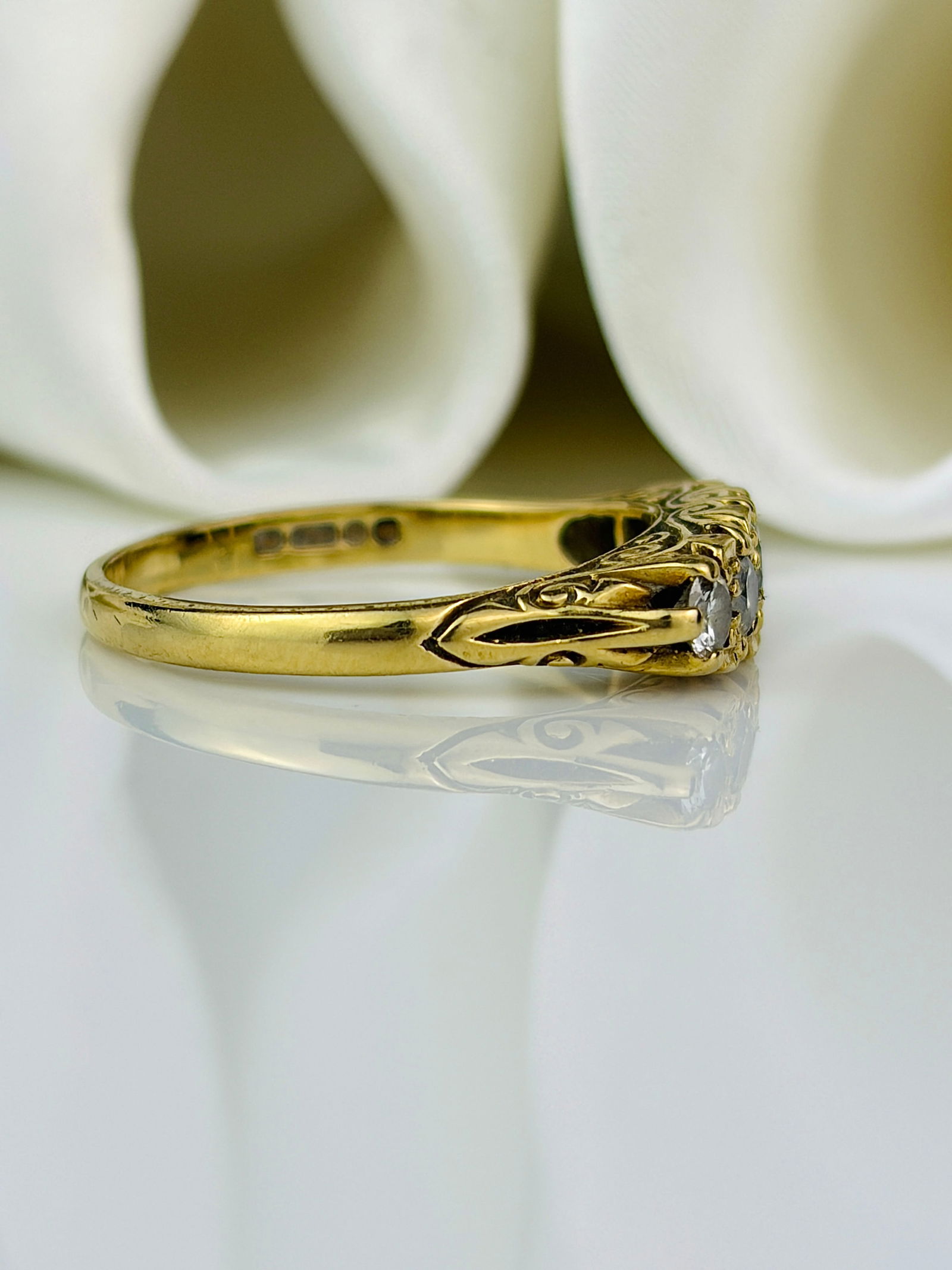 Chunky Antique 18ct Yellow Gold Diamond 5 Stone Ring with Diamond Points - 3